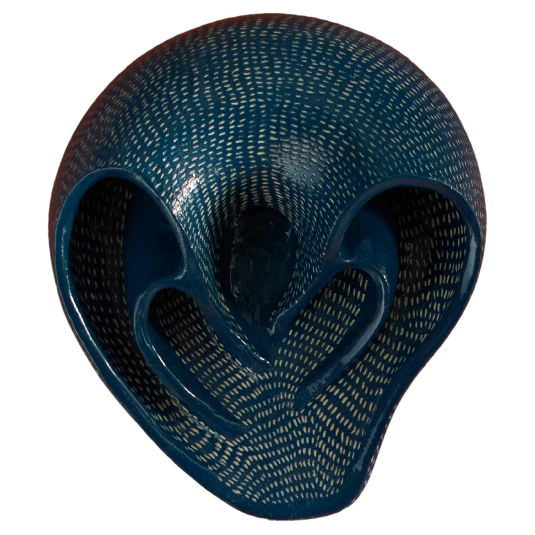 Applique murale contemporaine Time Warp émaillée bleue fabriquée à la main par Jan Ernst