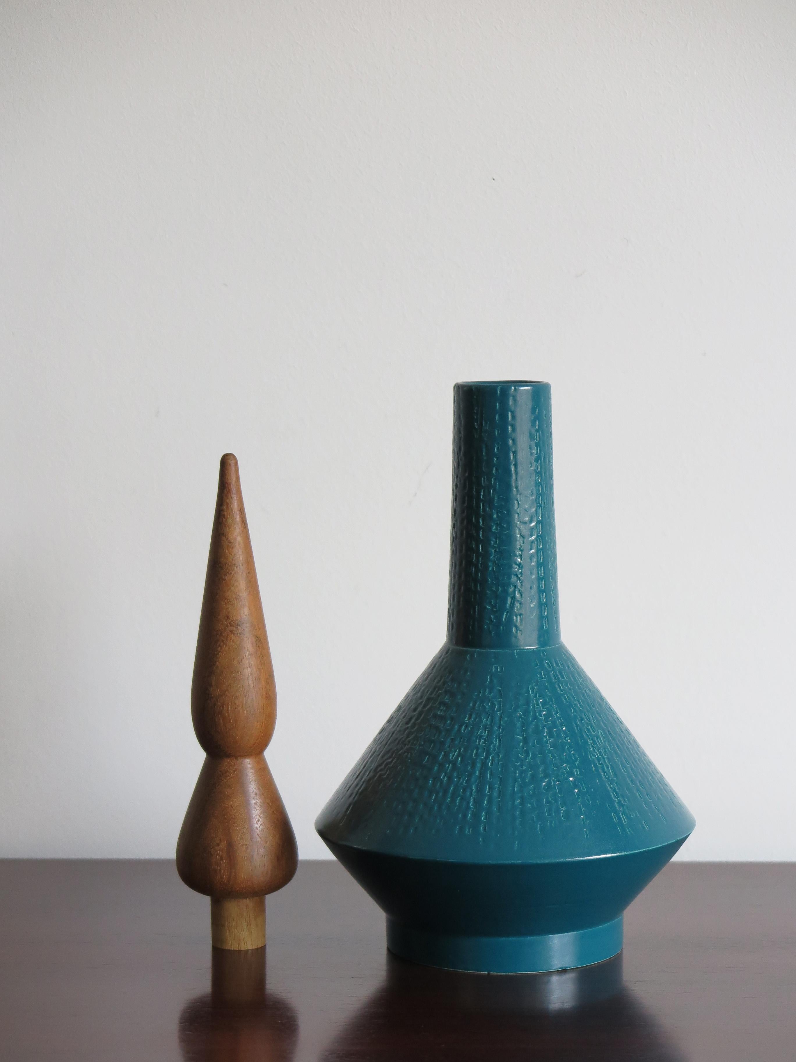 Zeitgenössische blau-grüne Keramikvasen entworfen von Capperidicasa, hergestellt in Italien im Angebot 3