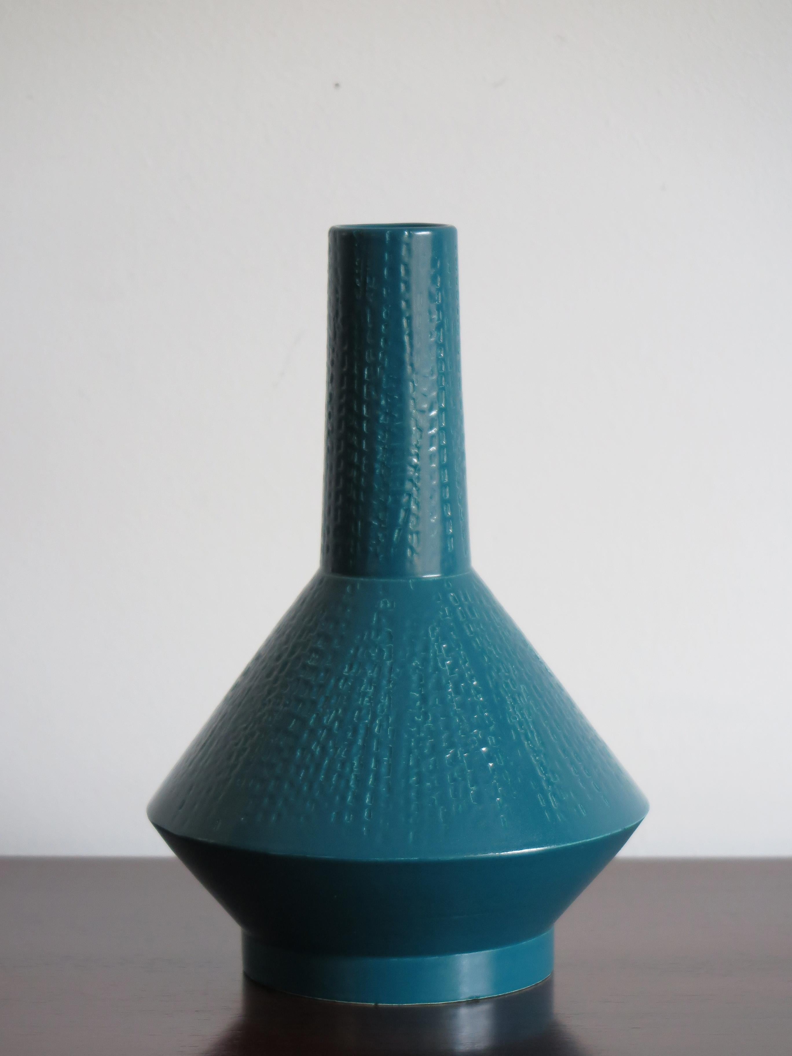 Zeitgenössische blau-grüne Keramikvasen entworfen von Capperidicasa, hergestellt in Italien im Angebot 4