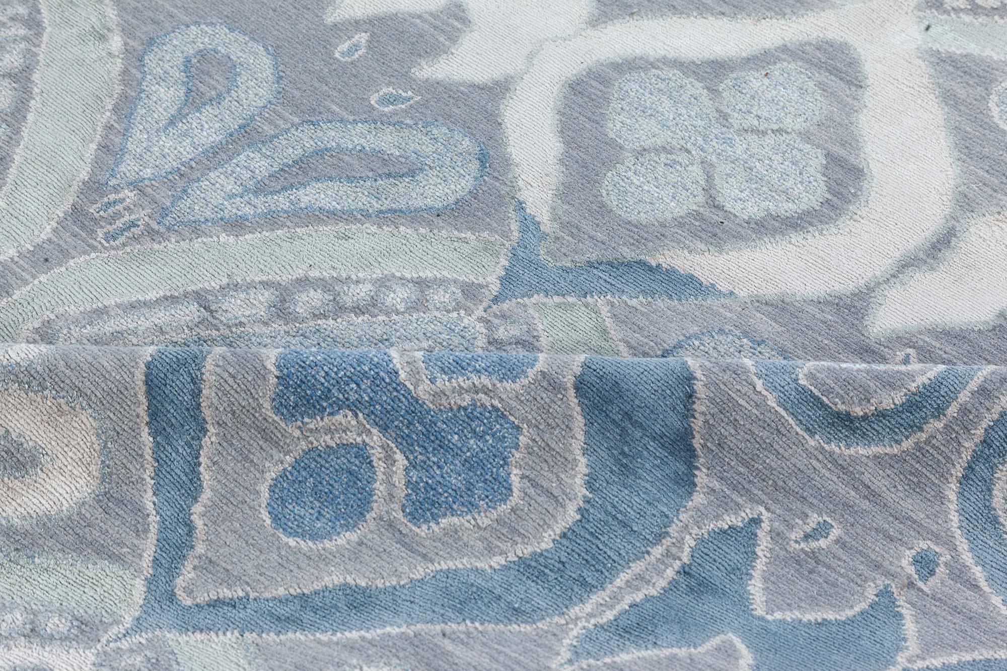 Contemporary blue-grey mandorla rug by Doris Leslie Blau.
Size: 7'10