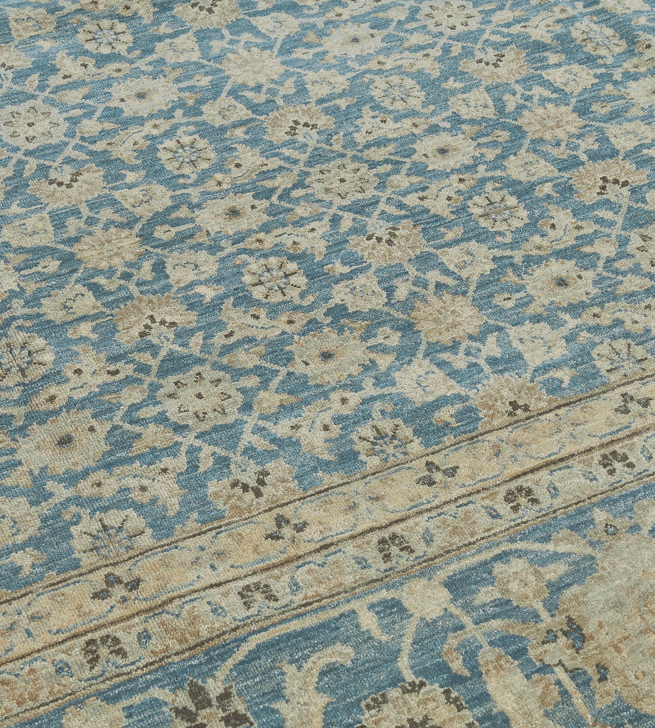 Indiano Runner Tabriz Revival blu contemporaneo tessuto a mano in vendita