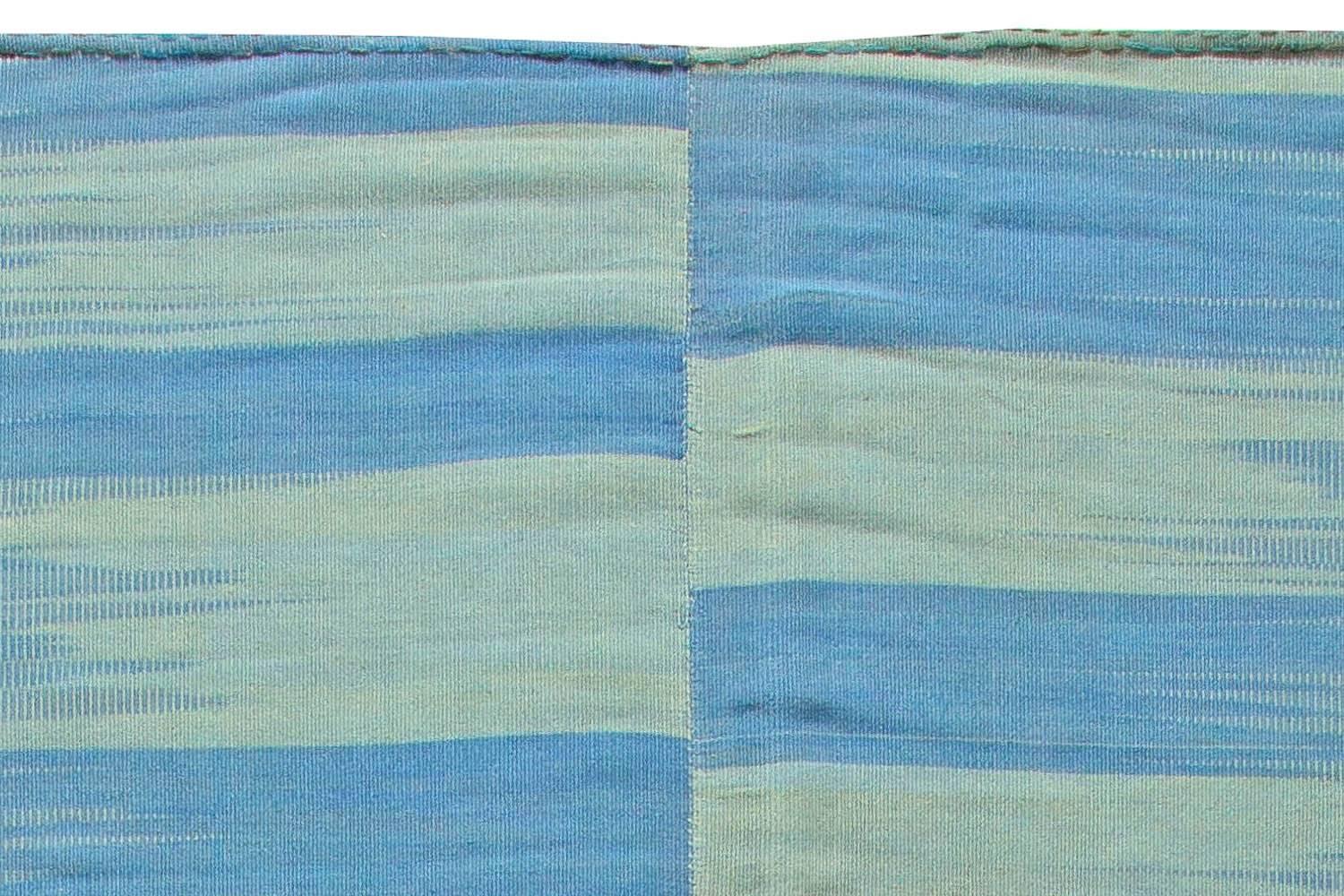 Alfombra Kilim azul contemporánea hecha a mano por Doris Leslie Blau Turco en venta