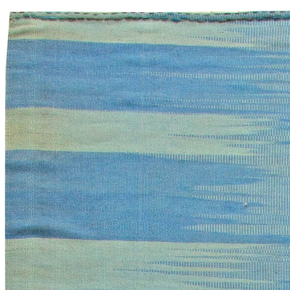 Tappeto Kilim contemporaneo blu fatto a mano di Doris Leslie Blau In condizioni Nuovo in vendita a New York, NY