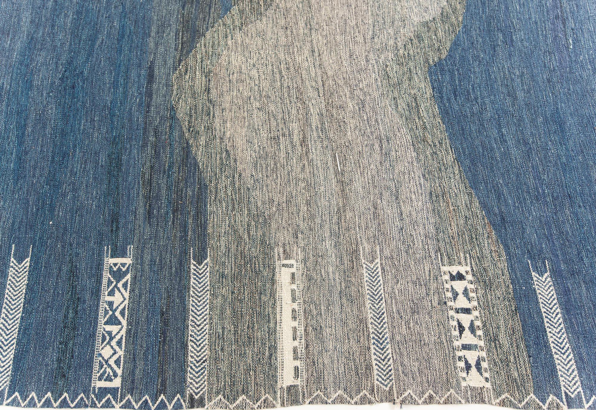 Zeitgenössischer blauer Kelim-Teppich von Doris Leslie Blau im Zustand „Neu“ im Angebot in New York, NY