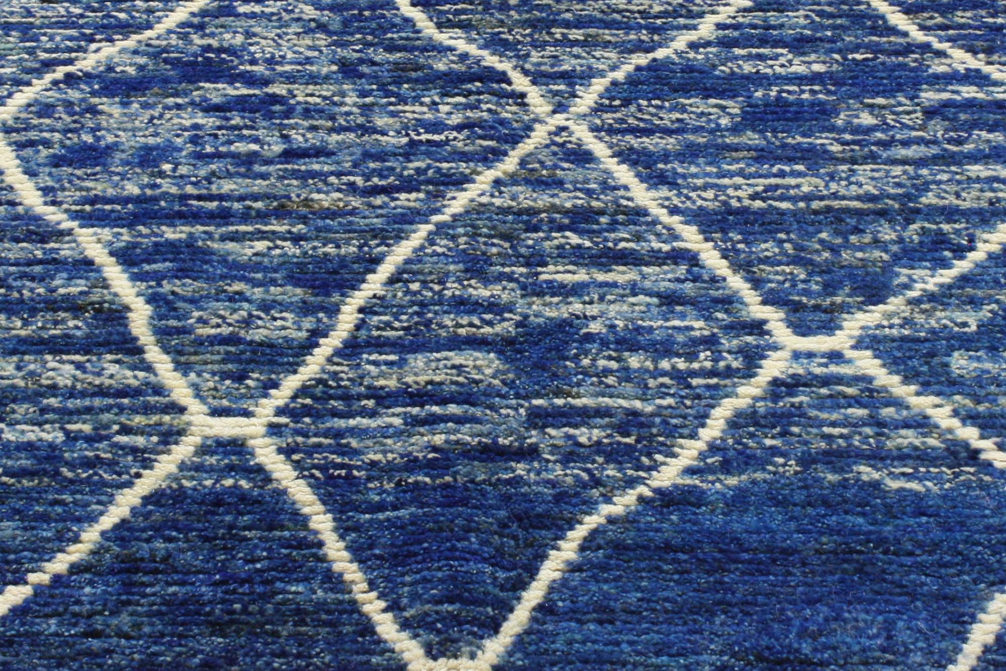 Contemporary Blue Moroccan Rug im Zustand „Neu“ im Angebot in Dallas, TX