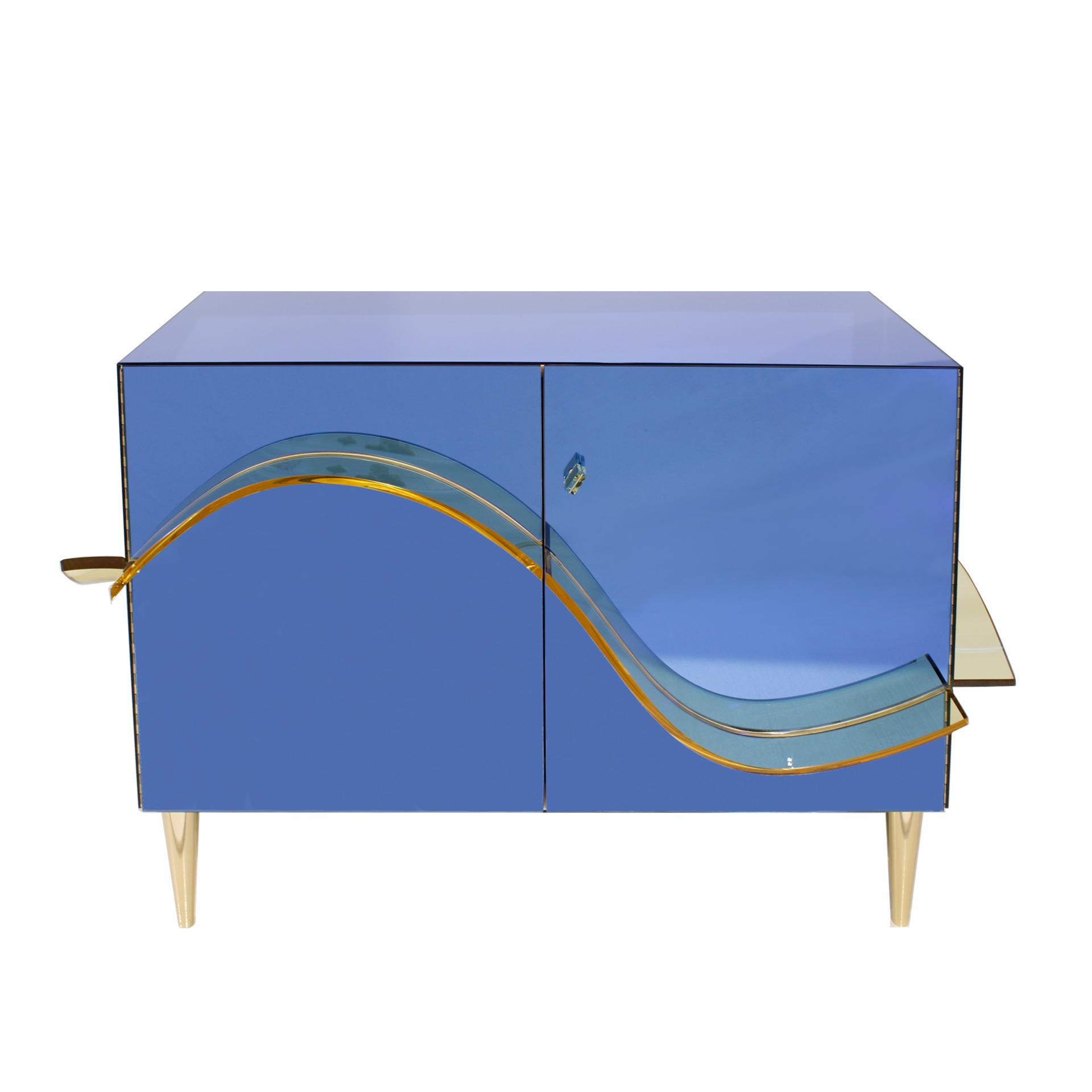 Contemporary Blue Murano Glass Mirror and Brass Pair of Italian Cabinets (Italienisch) im Angebot