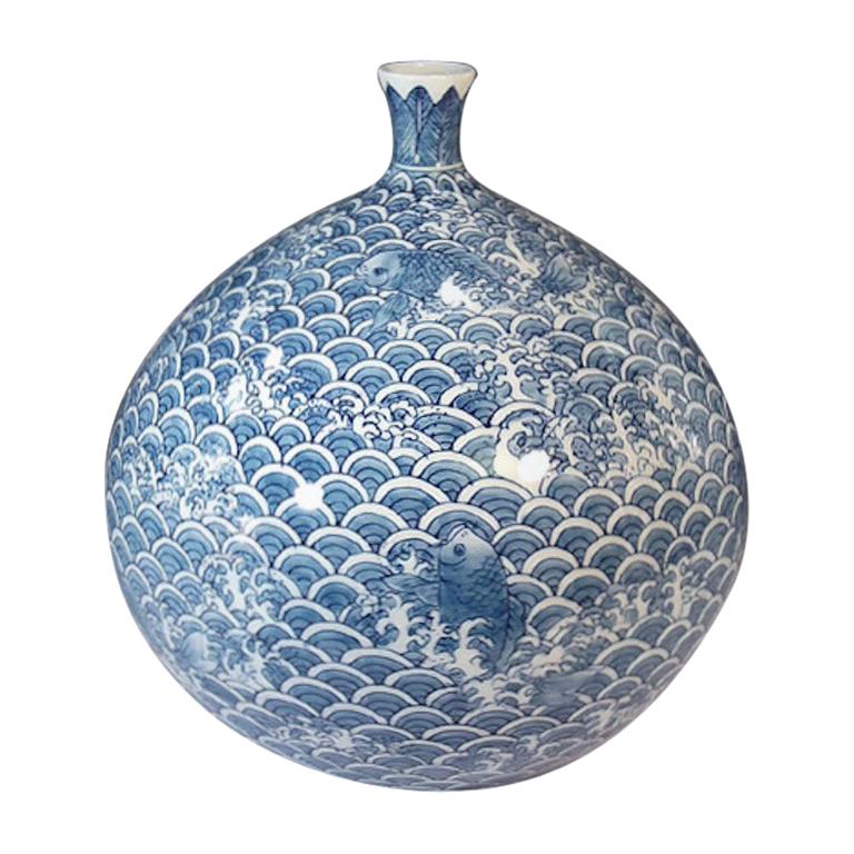 Japanische zeitgenössische japanische Vase aus blau-weißem Porzellan von Meisterkünstler, 5