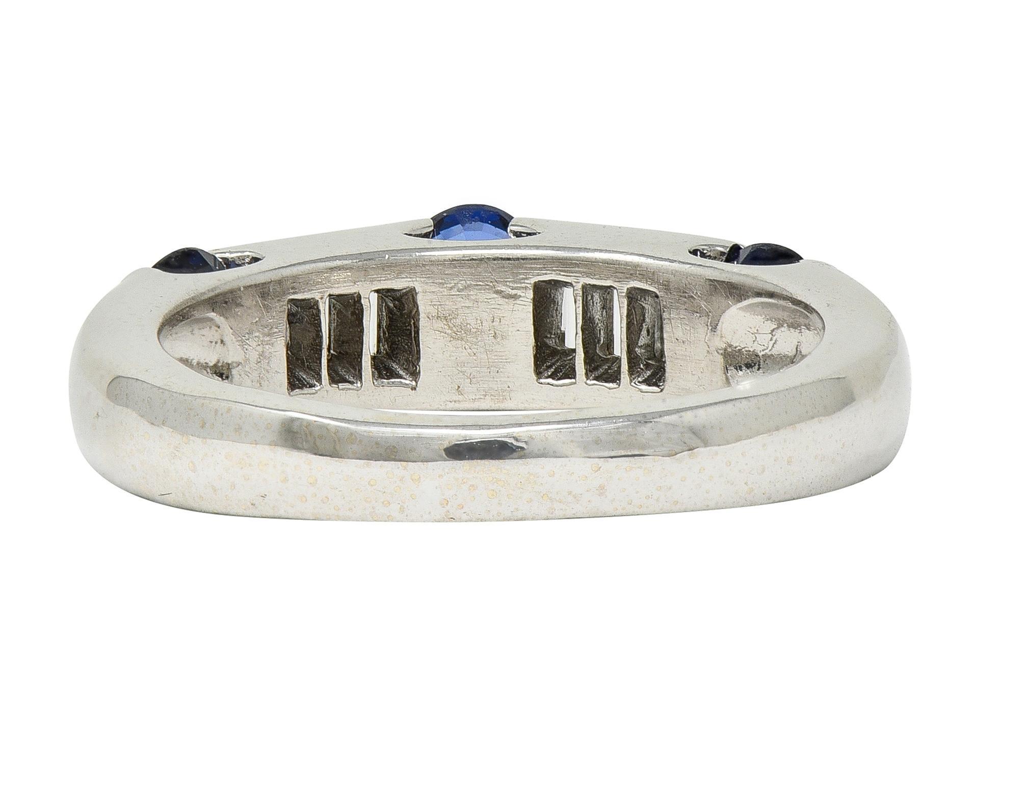 Anello contemporaneo con zaffiro blu e diamante, in oro bianco 18 carati, con fascia di tensione In condizioni ottime in vendita a Philadelphia, PA