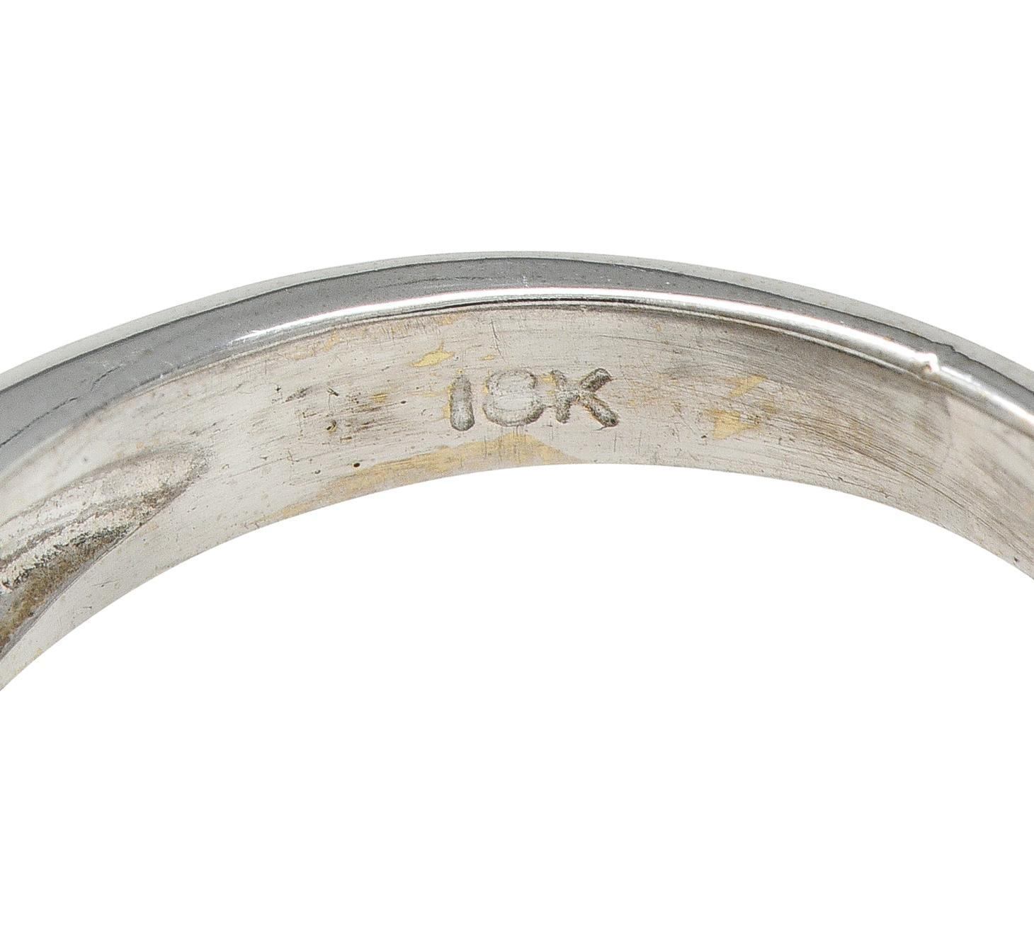 Anello contemporaneo con zaffiro blu e diamante, in oro bianco 18 carati, con fascia di tensione in vendita 1