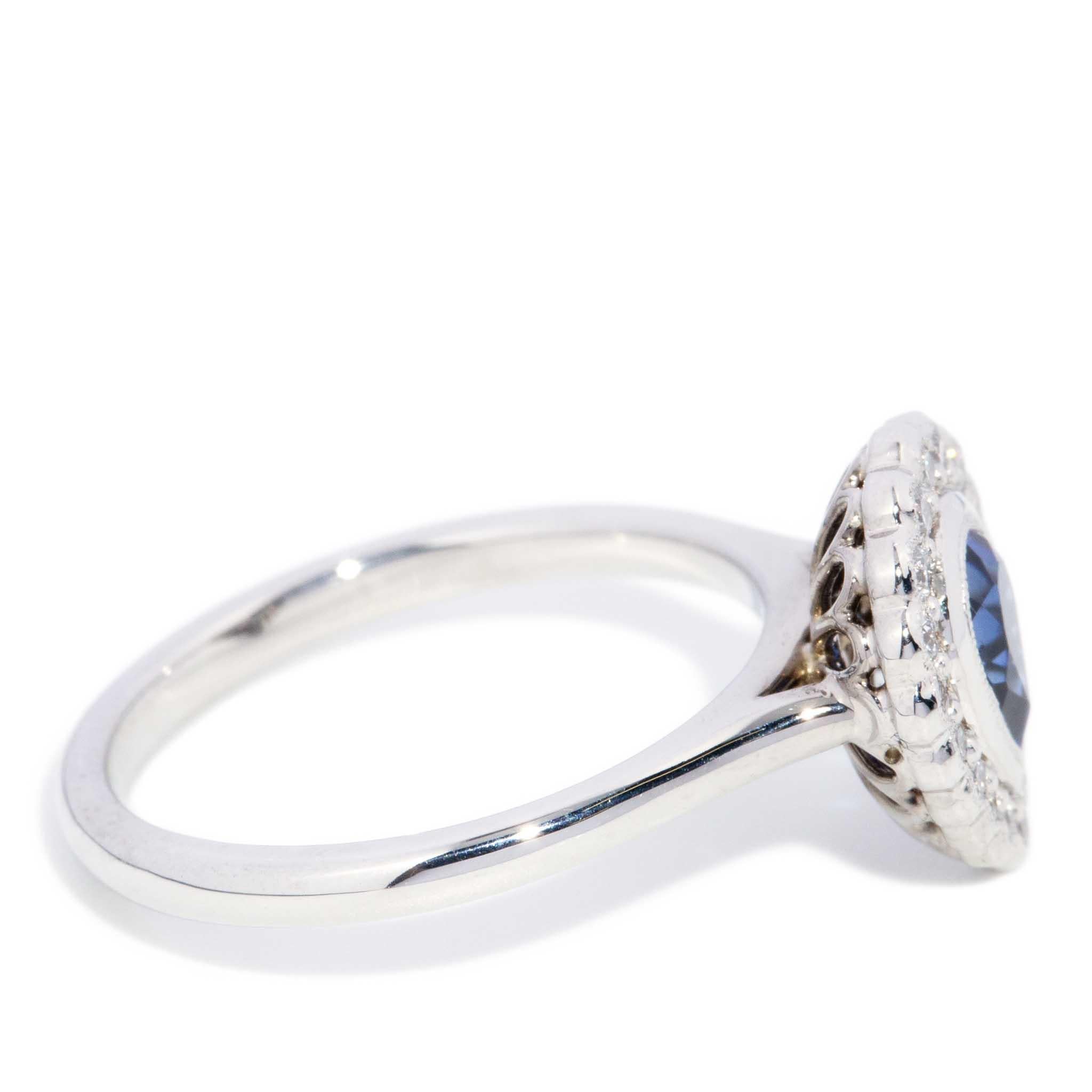 Contemporary Blue Sapphire & Diamond Ring 18 Karat Weißgold im Angebot 4