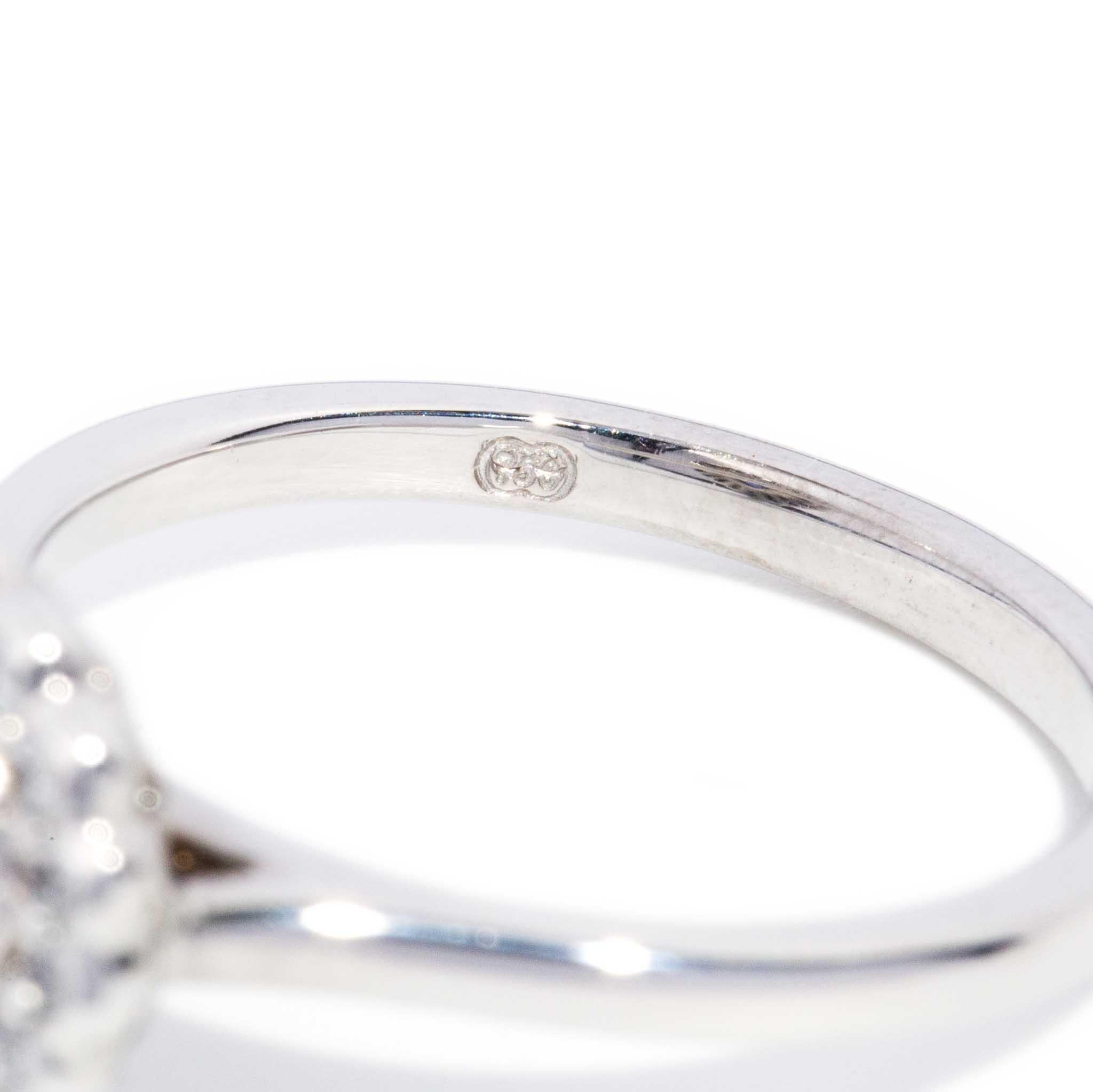 Contemporary Blue Sapphire & Diamond Ring 18 Karat Weißgold Damen im Angebot