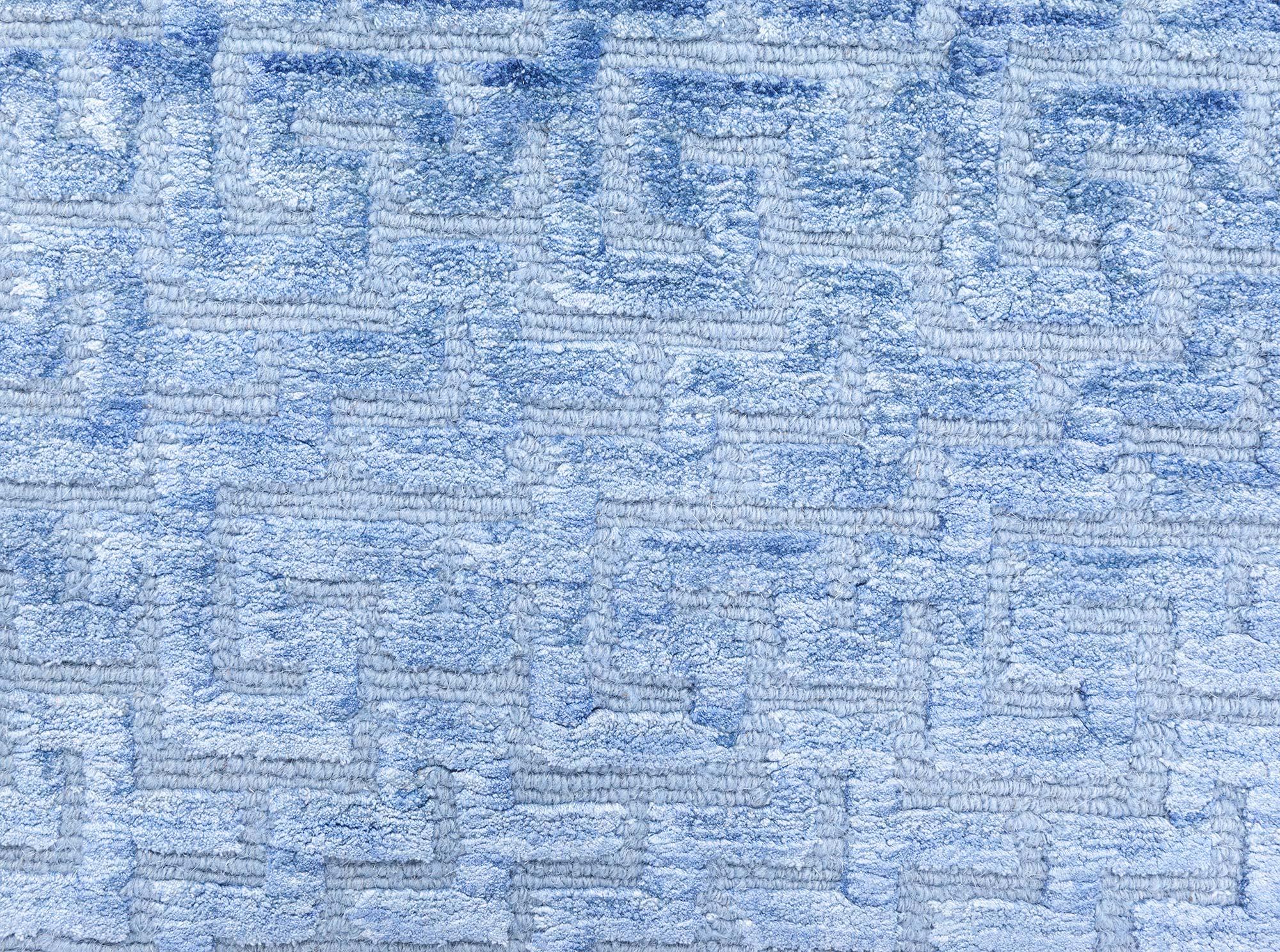 Traves de Mesa Contemporáneo Fragmento de Seda Azul de Doris Leslie Blau Anudado a mano en venta