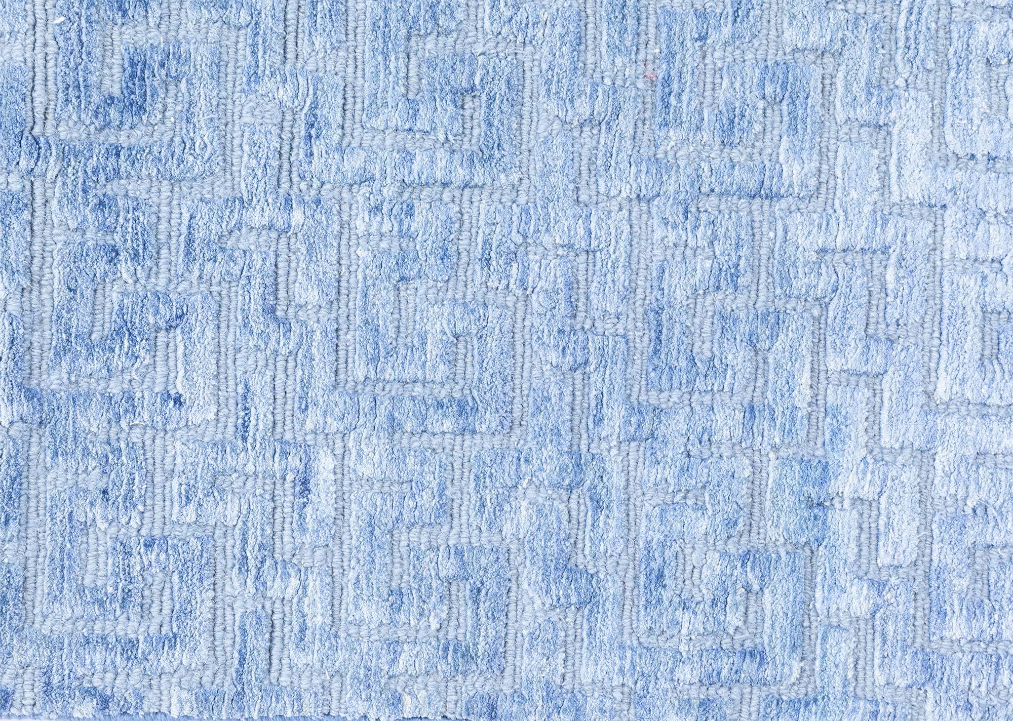 Traves de Mesa Contemporáneo Fragmento de Seda Azul de Doris Leslie Blau Siglo XXI y contemporáneo en venta