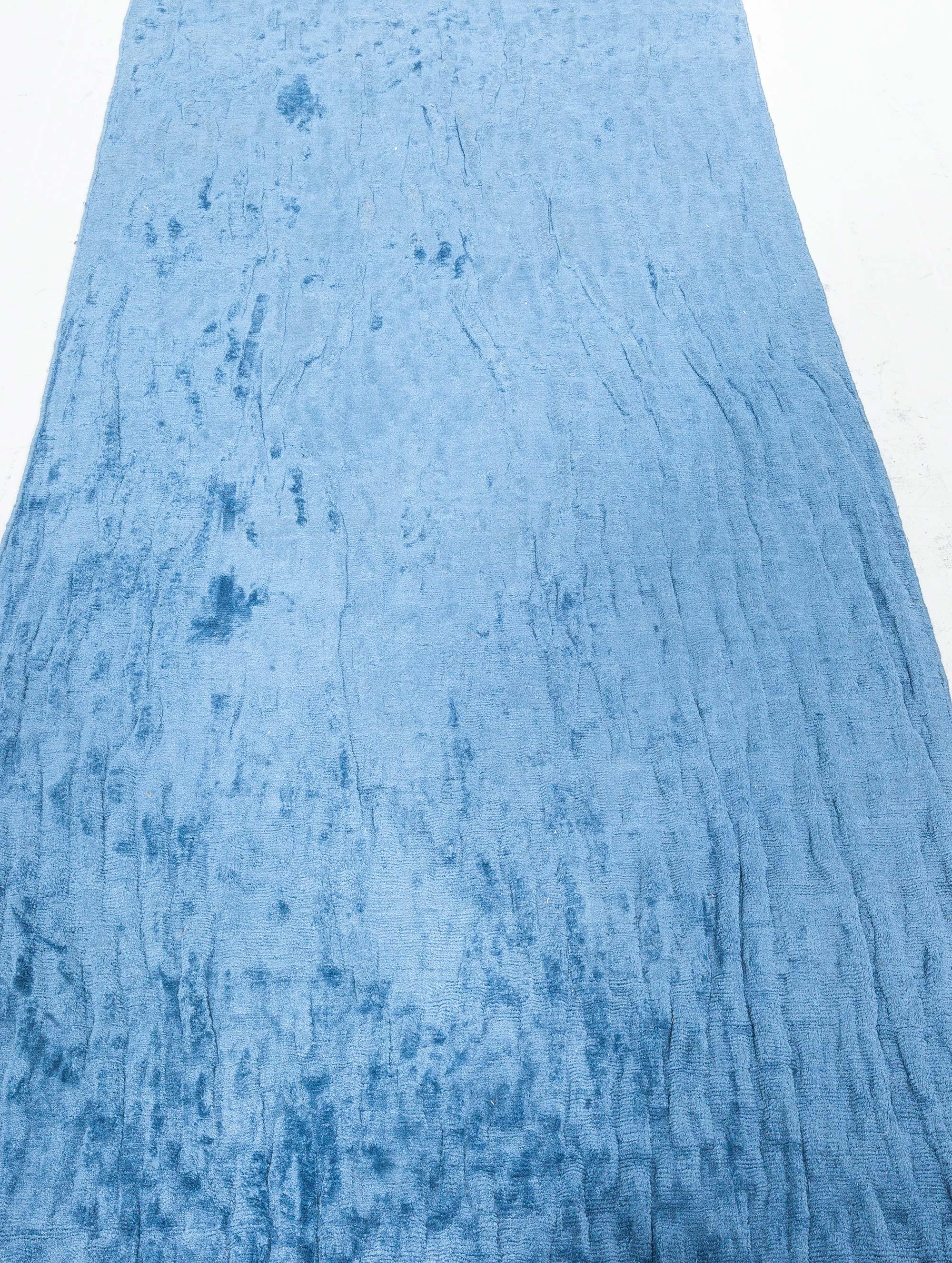 Moderne Chemin de table contemporain en soie bleue en vente