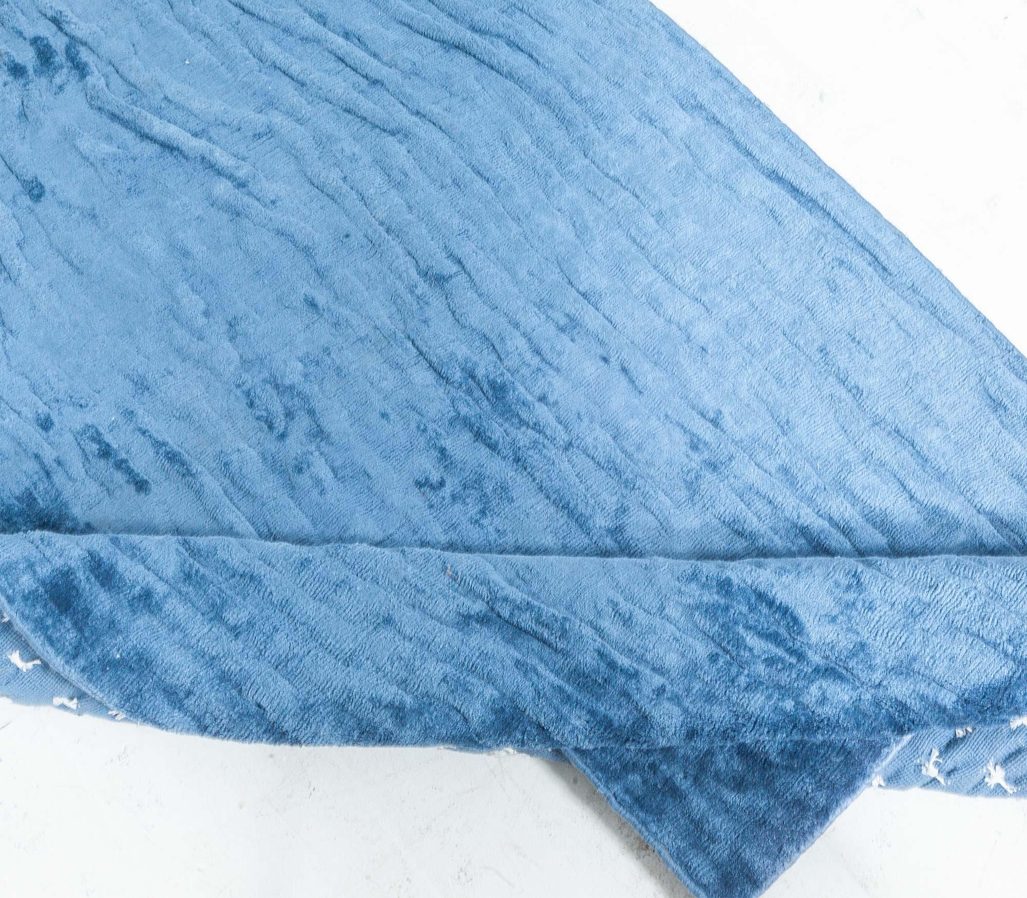 Indien Chemin de table contemporain en soie bleue en vente