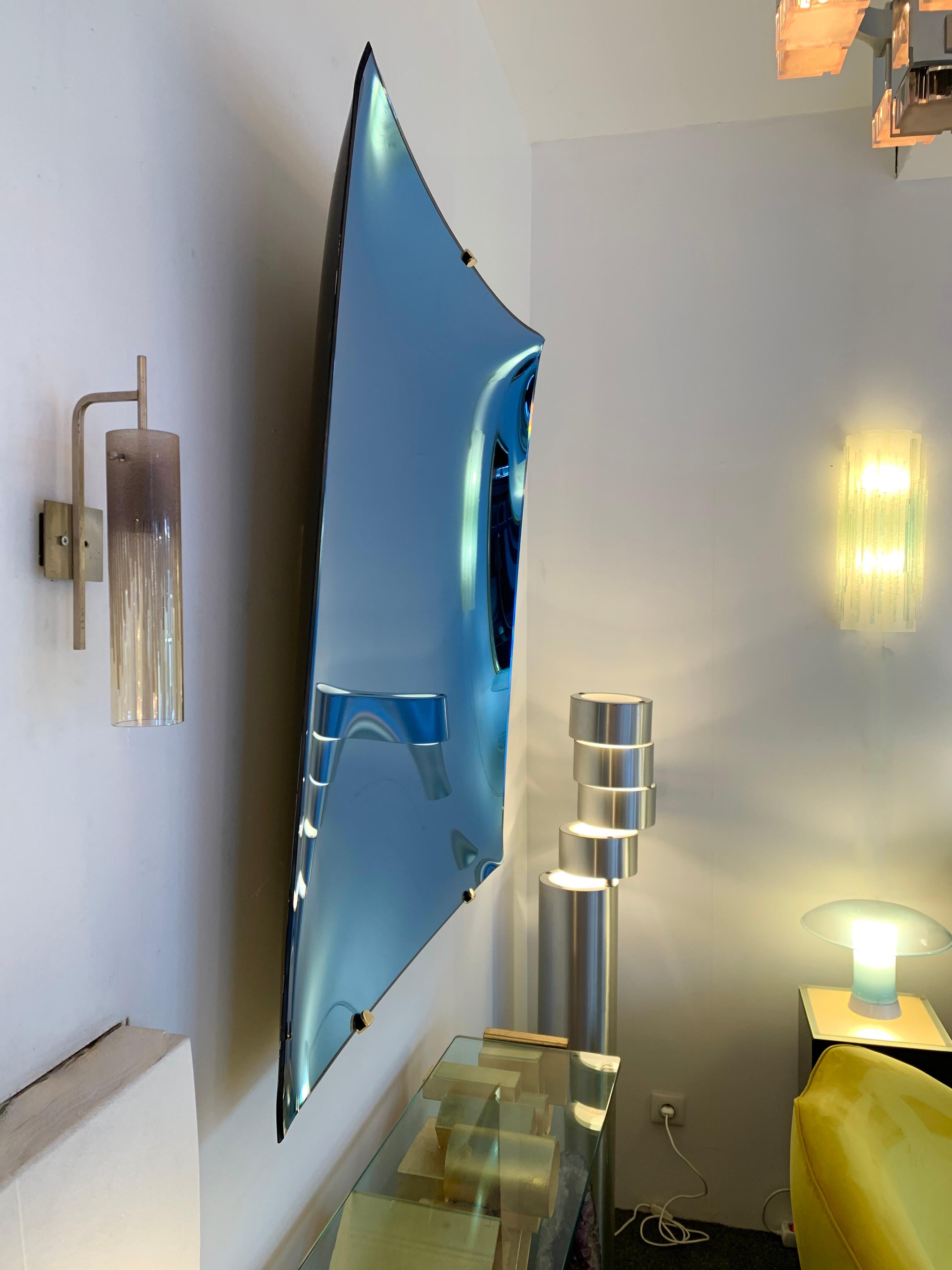 Mid-Century Modern Miroir carré bleu contemporain à courbes, Italie en vente