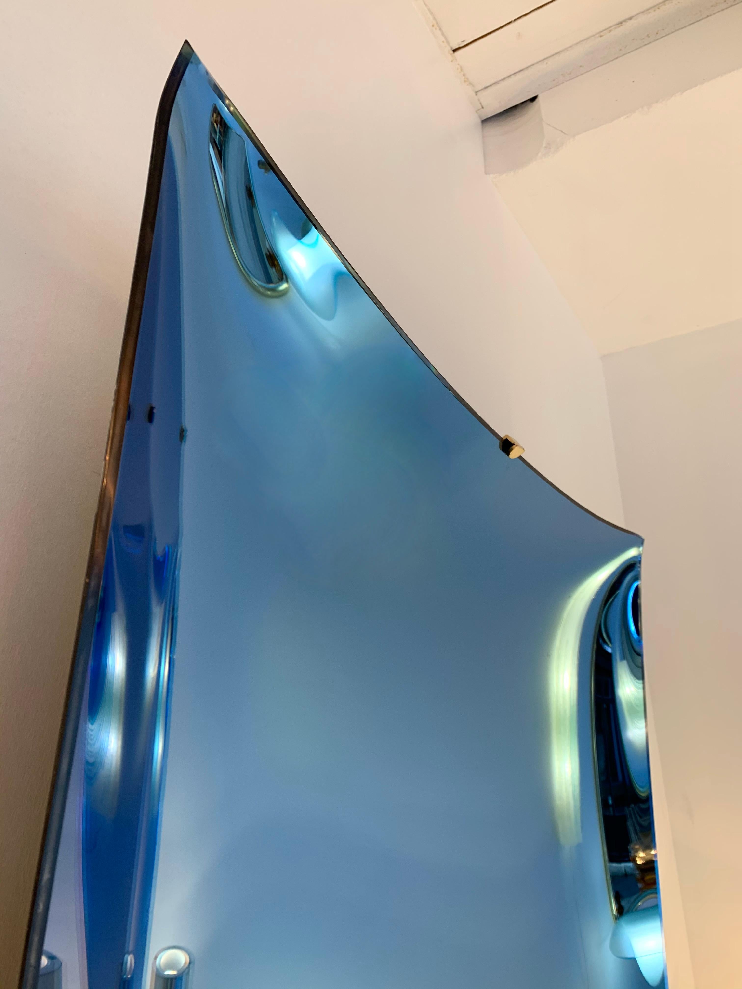 Miroir carré bleu contemporain à courbes, Italie en vente 1