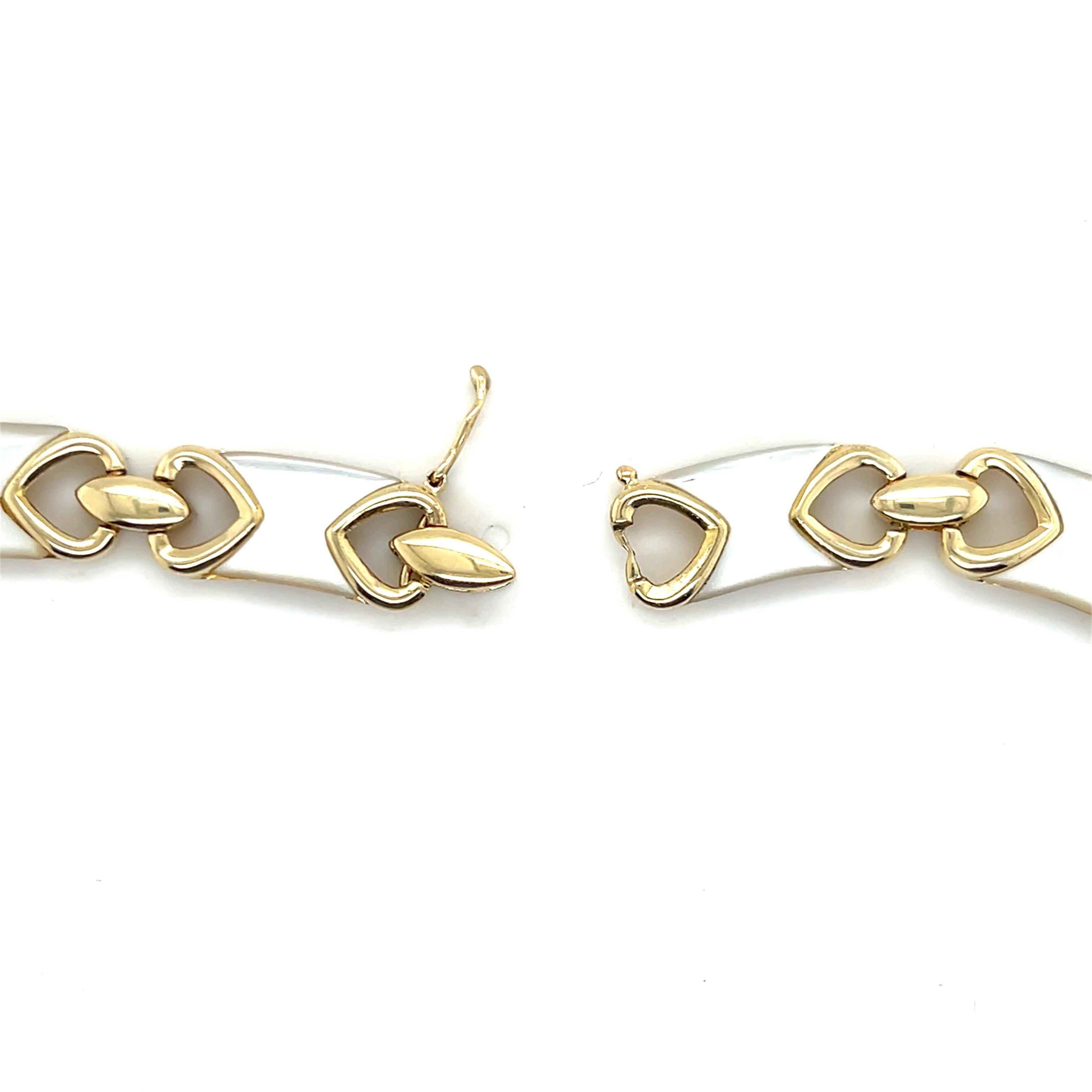 Collier contemporain à maillons en or jaune 14k, topaze bleue et nacre Années 1980 en vente 4