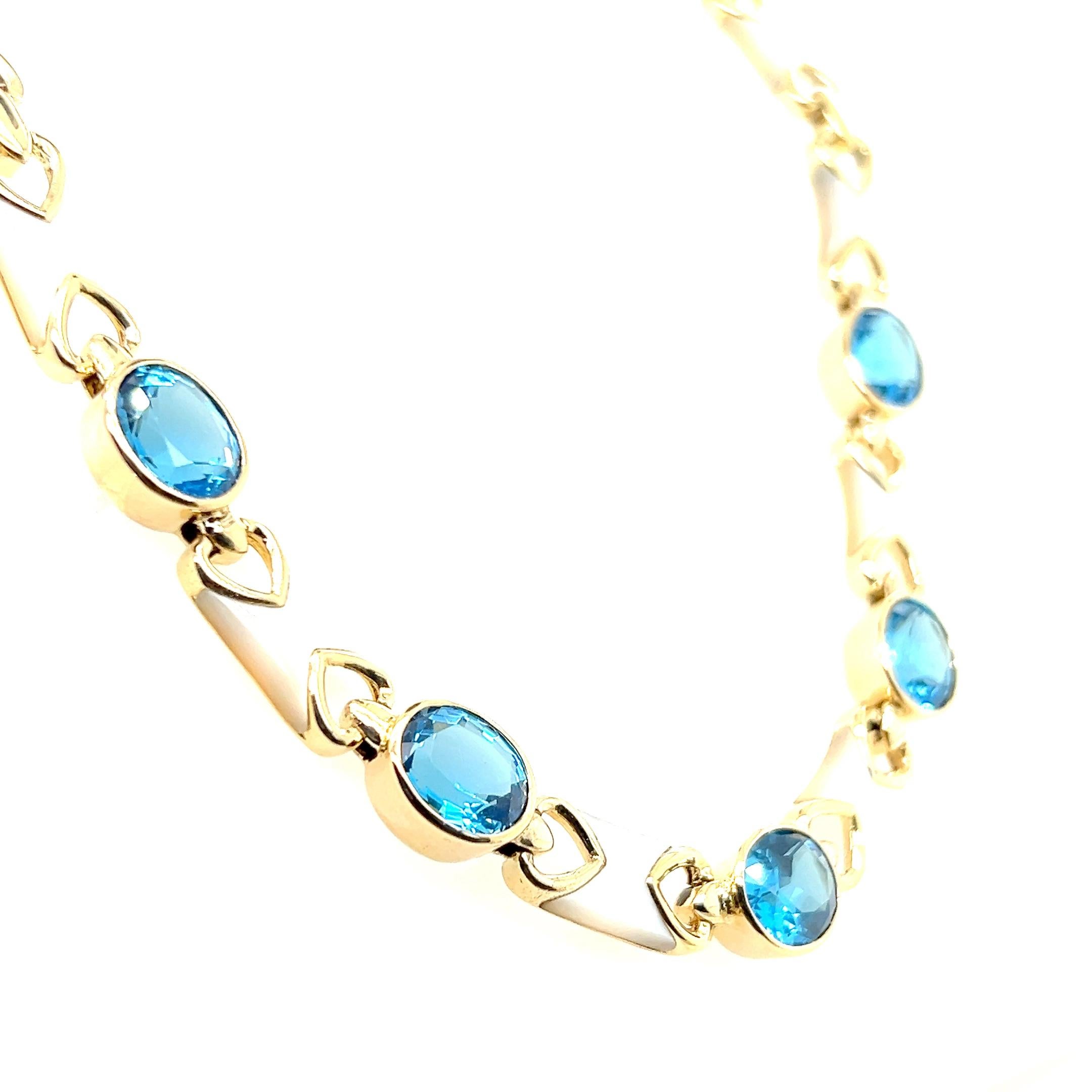 Collier contemporain à maillons en or jaune 14k, topaze bleue et nacre Années 1980 en vente 2