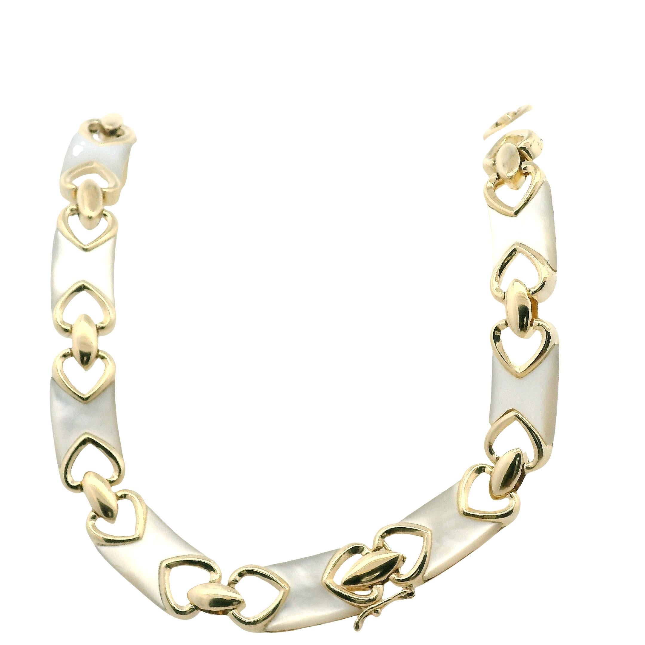 Collier contemporain à maillons en or jaune 14k, topaze bleue et nacre Années 1980 en vente 3