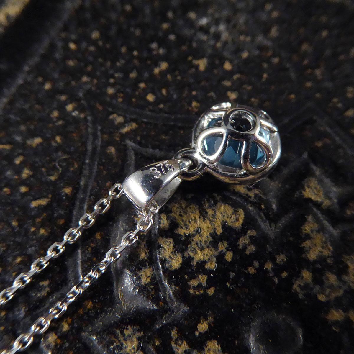 Contemporary Blue Topaz Rub Over Pendant on White Gold Chain In New Condition For Sale In Yorkshire, West Yorkshire