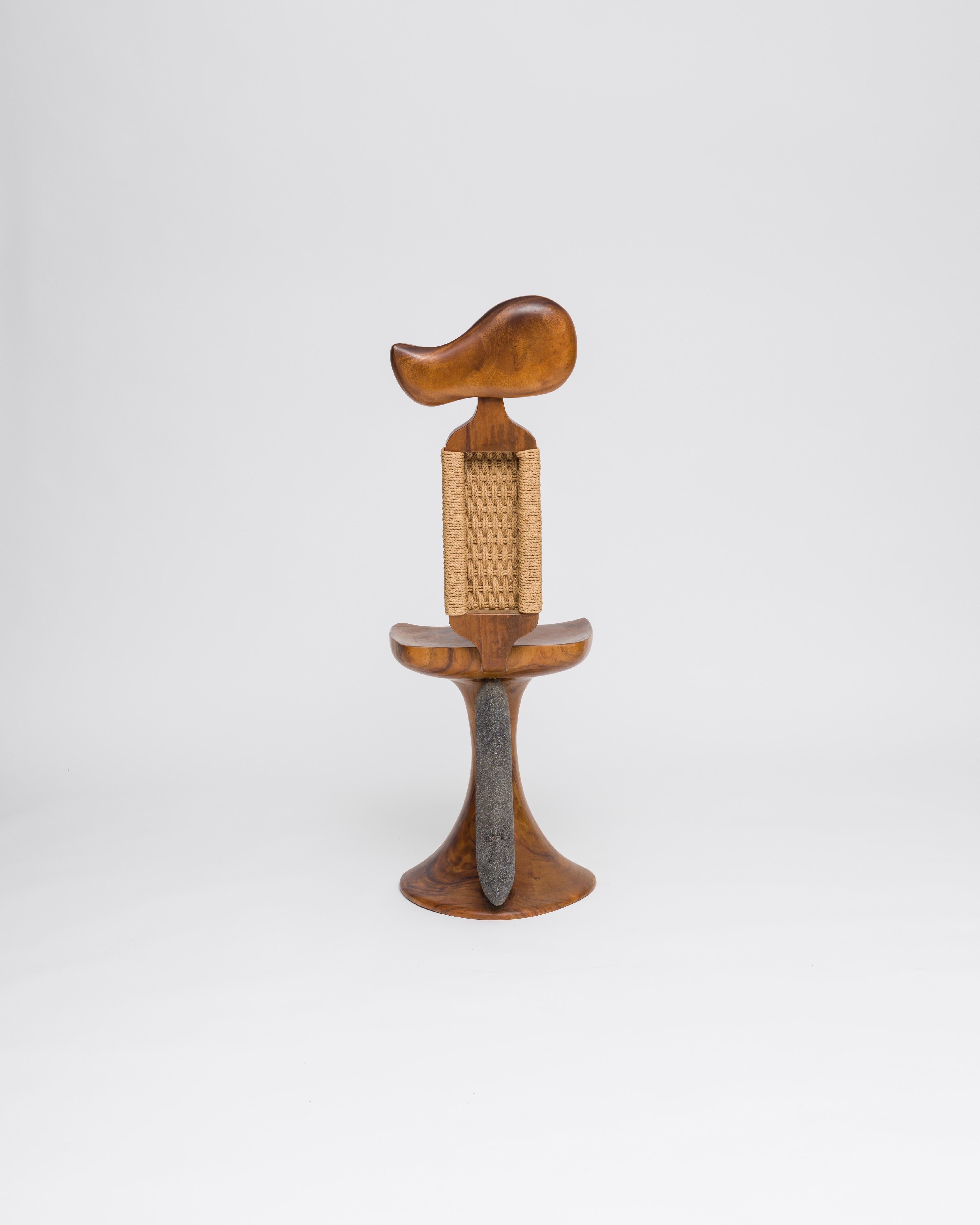 Silla Bina de teca con forma contemporánea, bohemia y orgánica Hecho a mano en venta