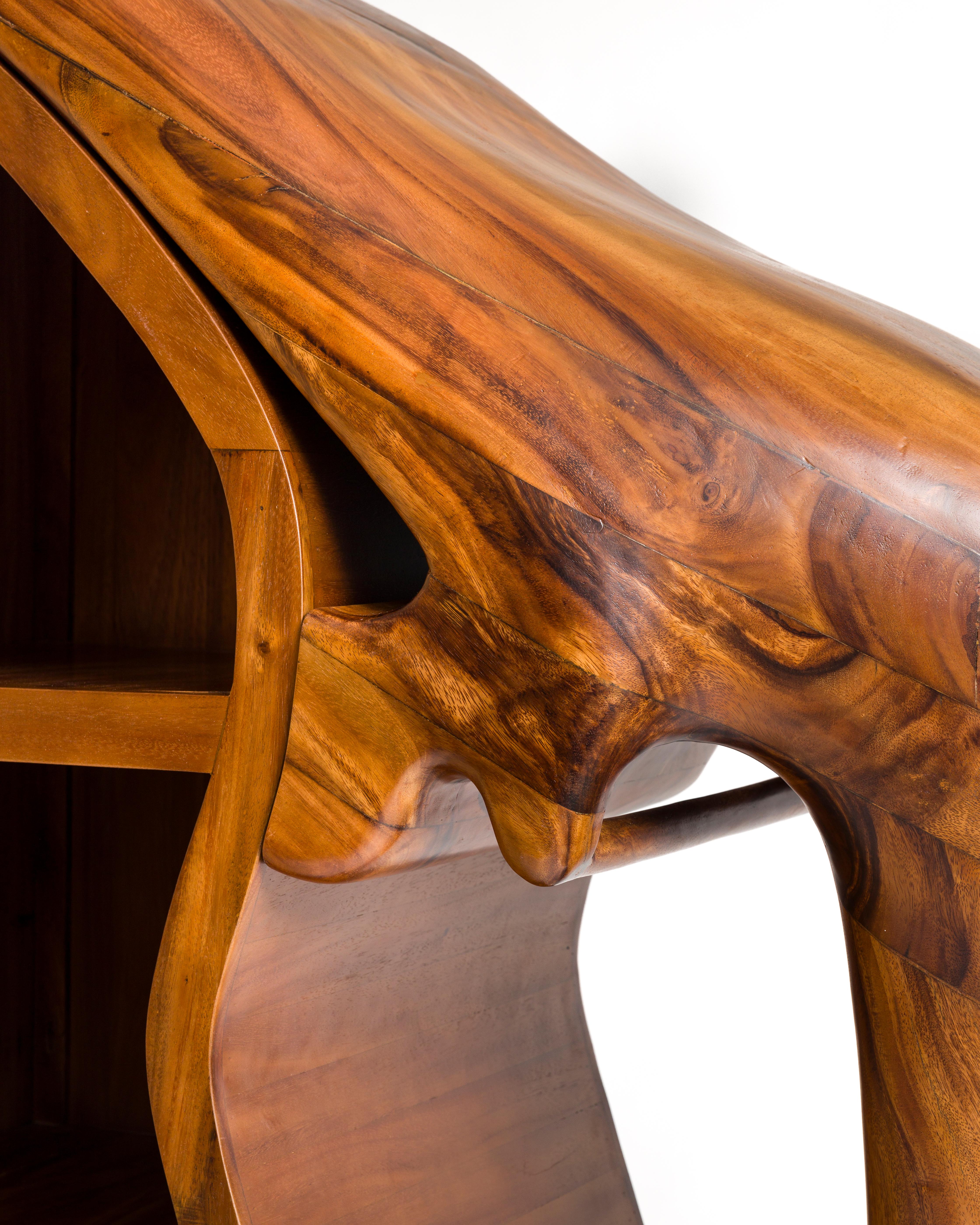 Pietra Armadio Mwasi in teak a forma organica, contemporaneo e bohemien in vendita