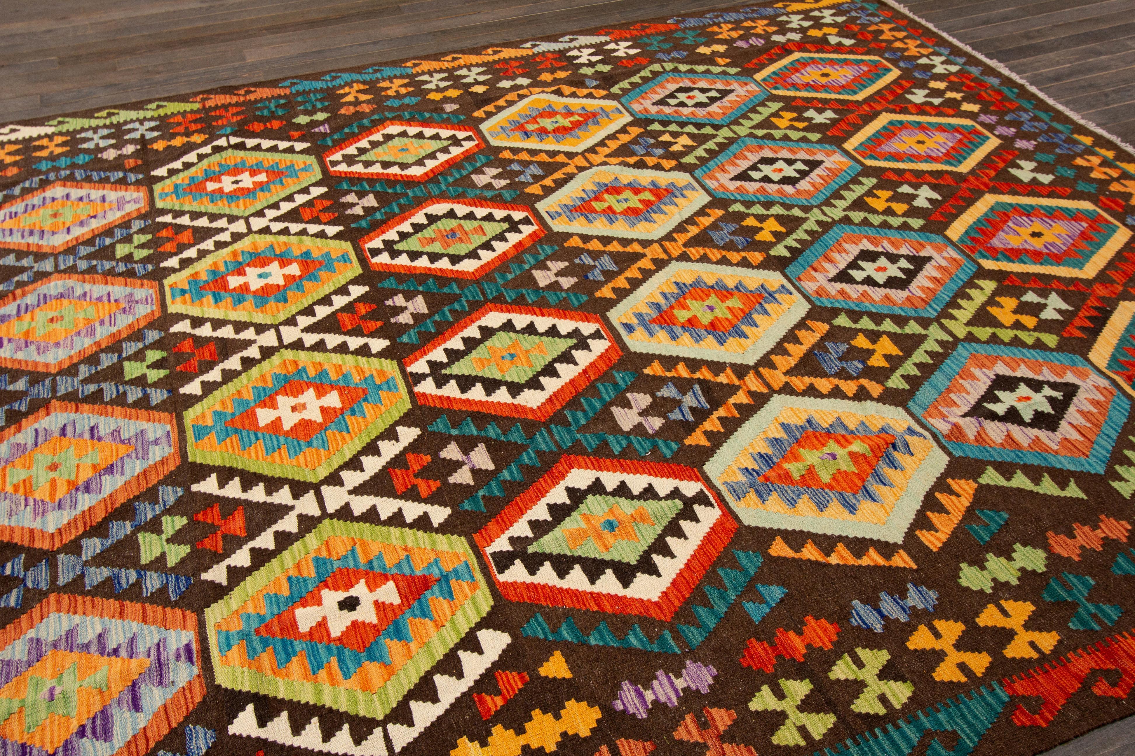 Contemporary Bohemian Flat-Weave Kilim Wool Rug mit mehrfarbigem Design im Zustand „Neu“ im Angebot in Norwalk, CT