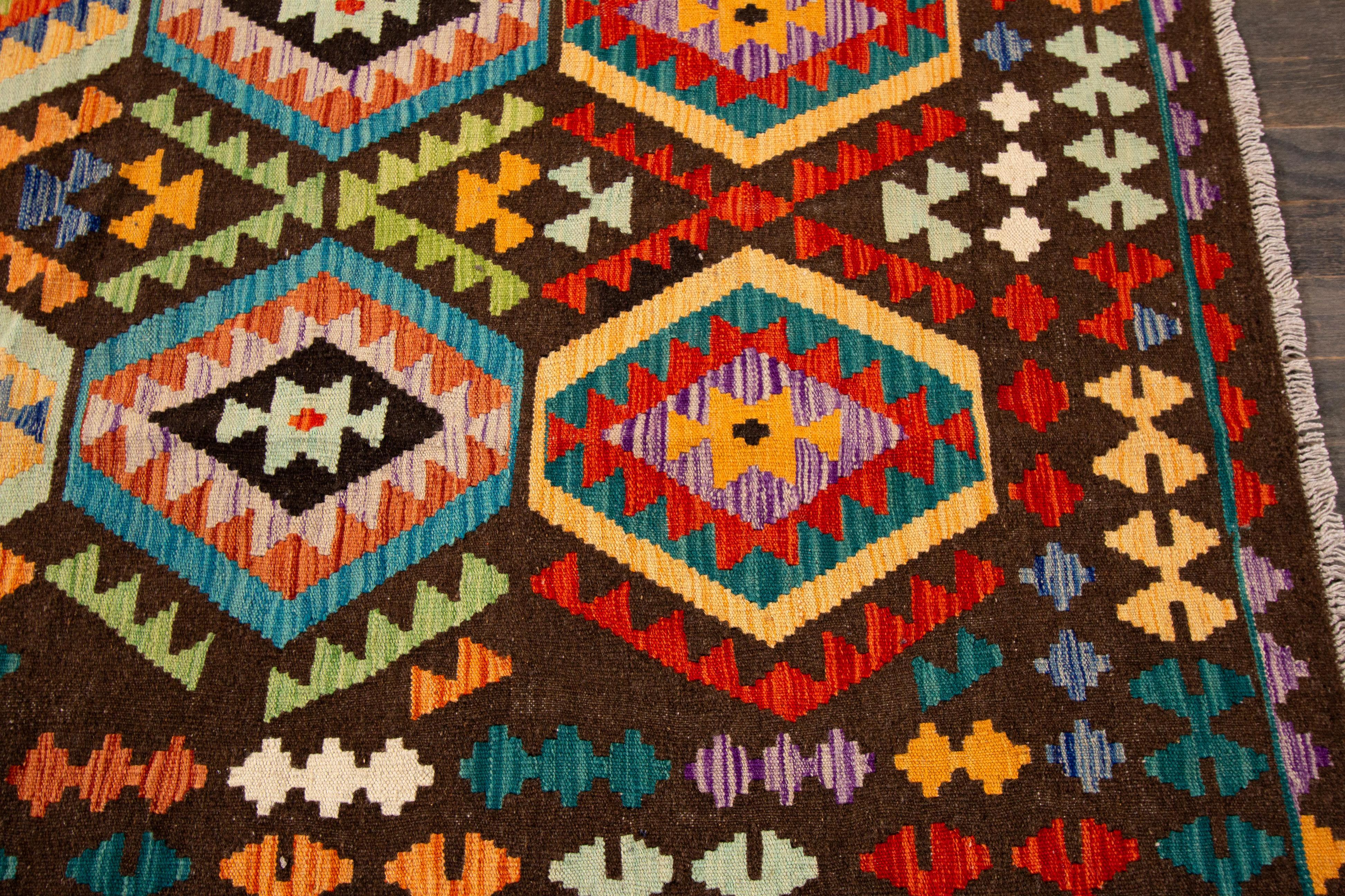 Contemporary Bohemian Flat-Weave Kilim Wool Rug mit mehrfarbigem Design (21. Jahrhundert und zeitgenössisch) im Angebot