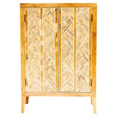 Mobile contemporaneo in legno e intarsio d'osso con motivo geometrico di Artisanal