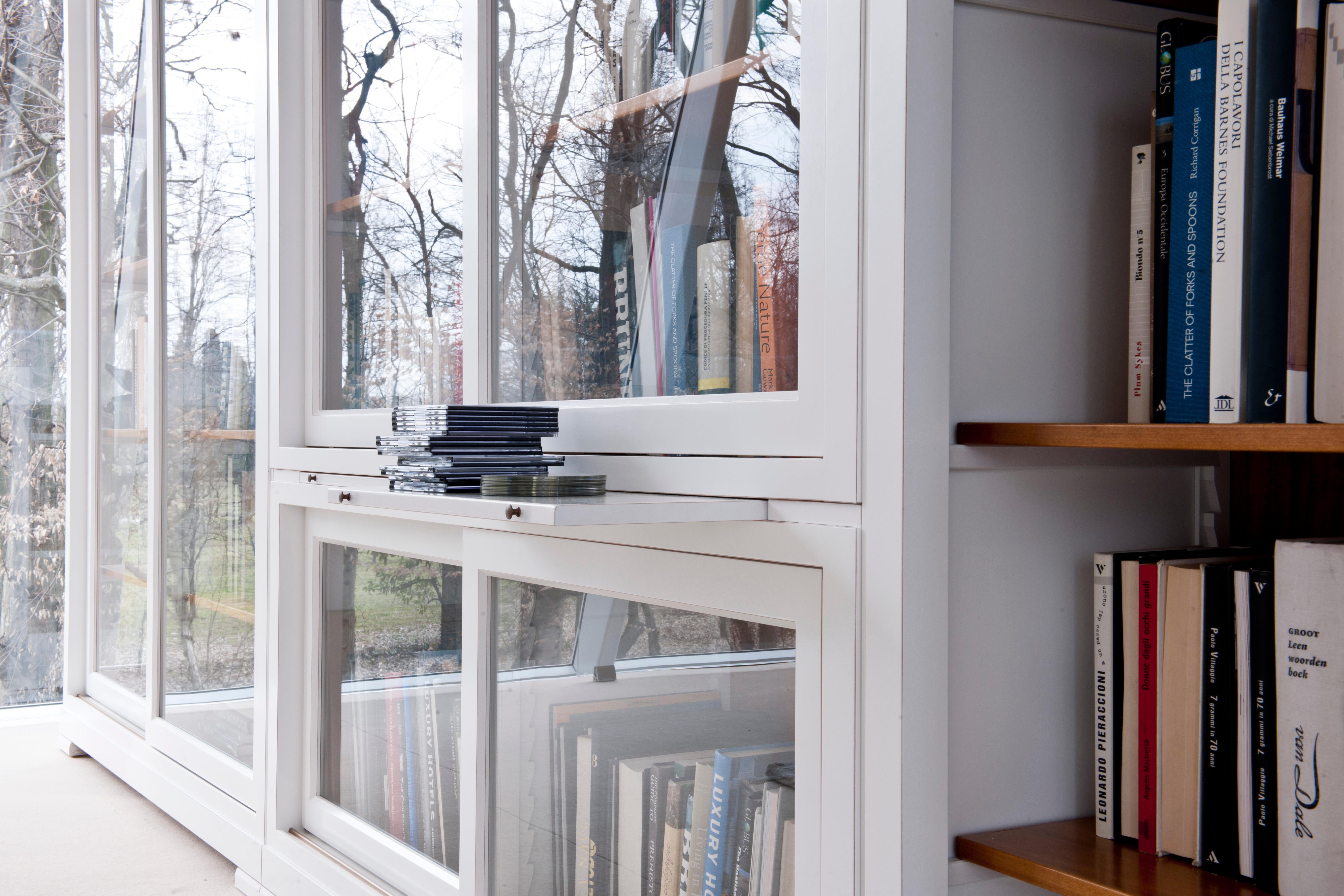 Contemporary Bücherregal im Biedermeier-Stil, Slide-Türen, aus Kirschholz im Zustand „Neu“ im Angebot in Salizzole, IT