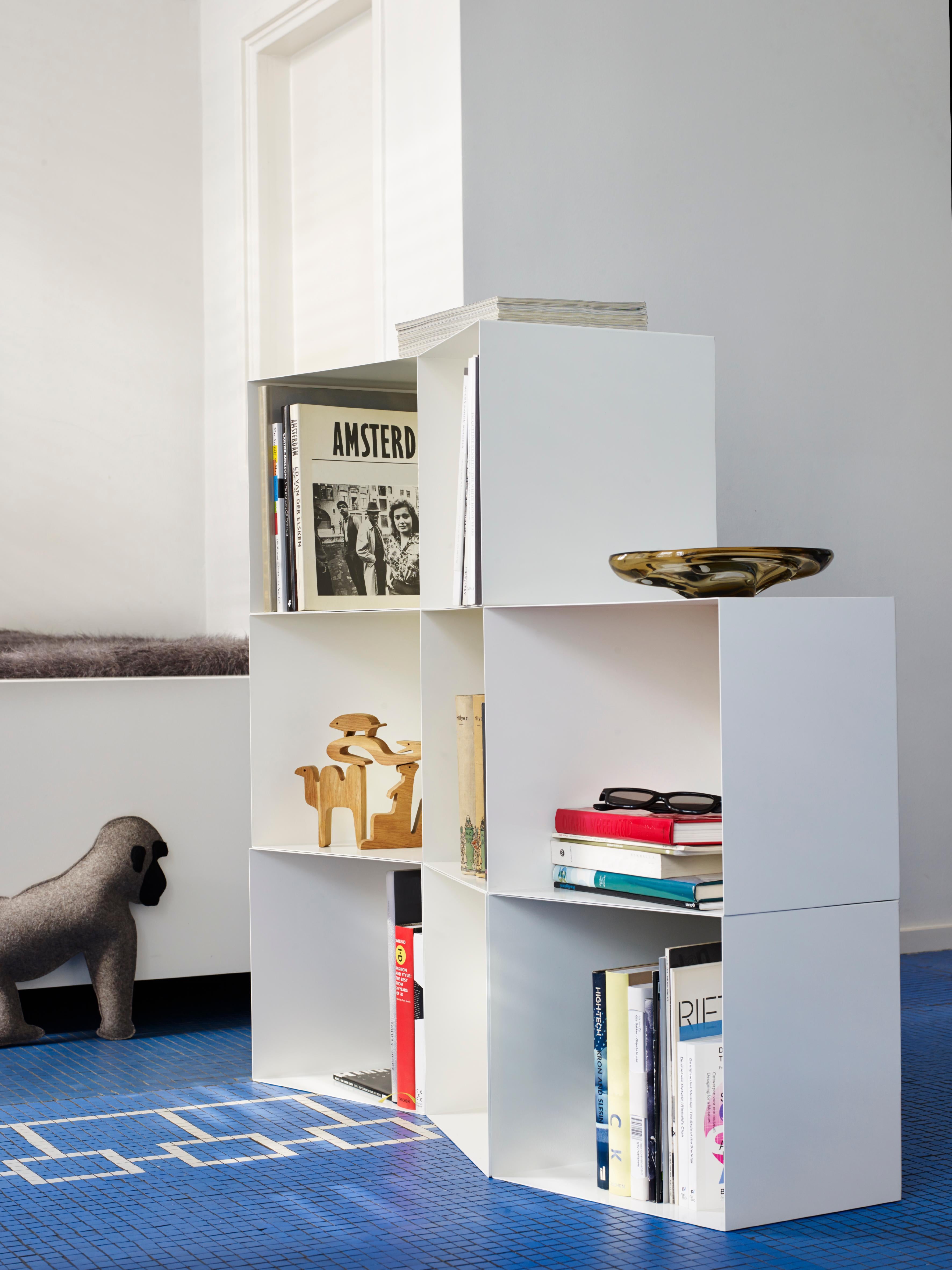 Bibliothèque contemporaine Totem en métal par design by nico en vente 1