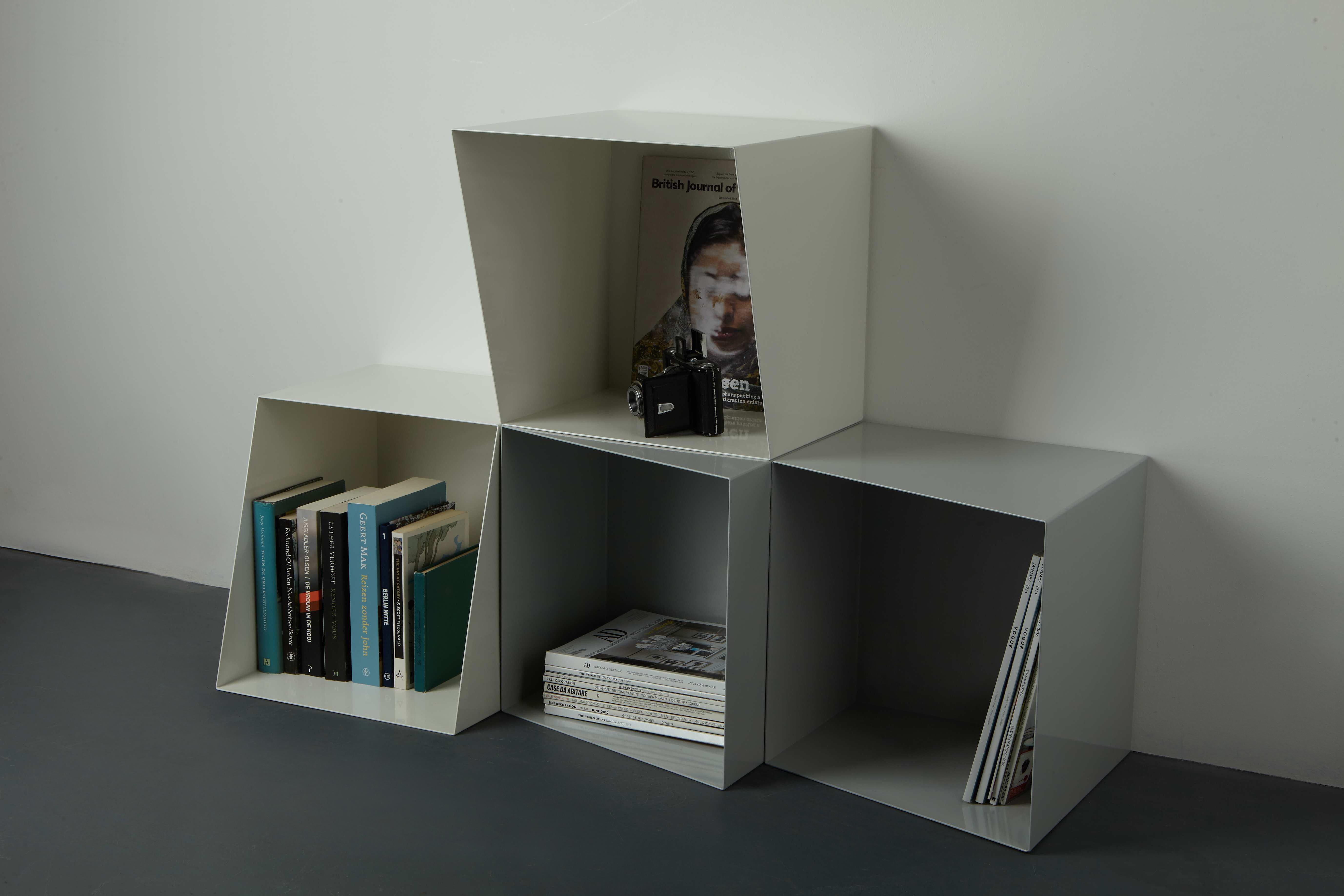 Bibliothèque contemporaine Totem en métal par design by nico en vente 2