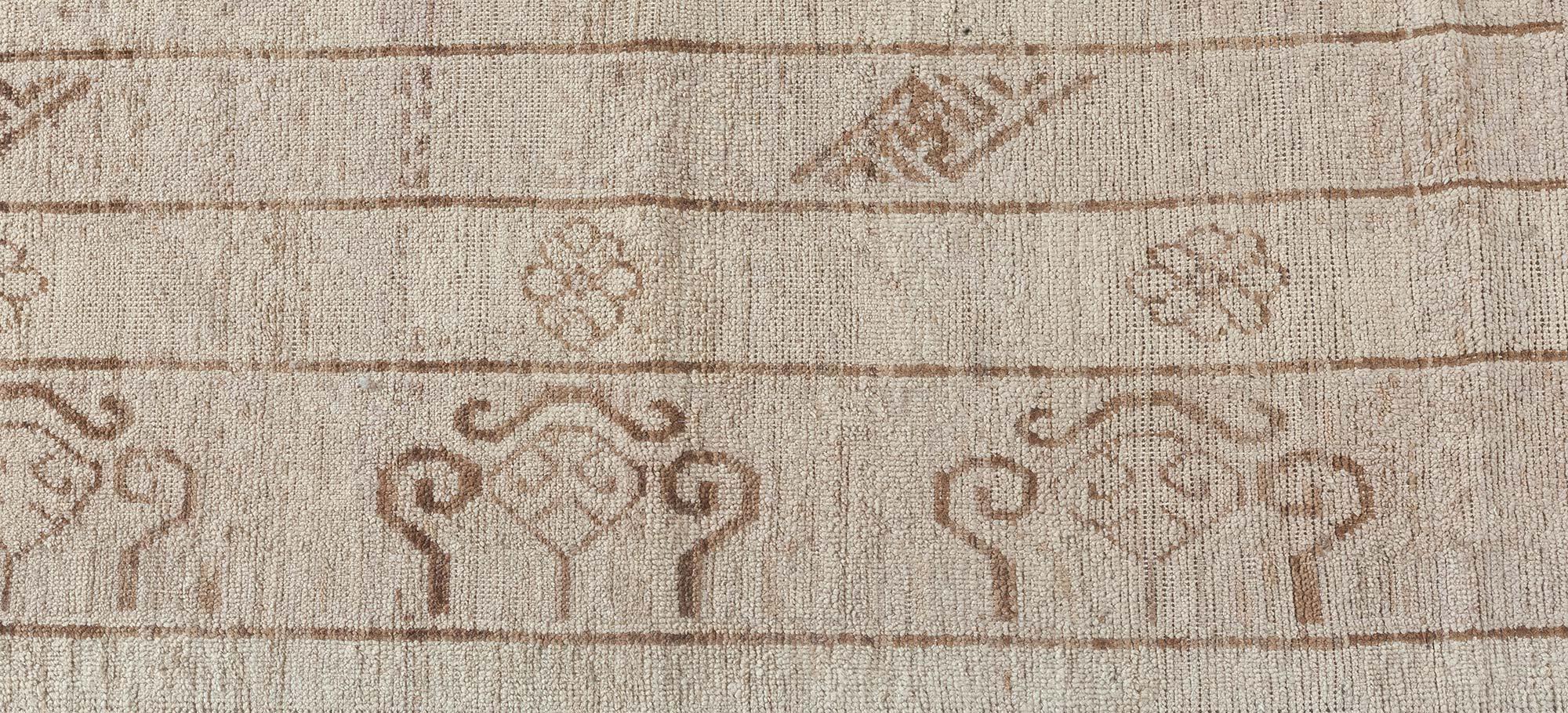Contemporary Botanic Khotan Handmade Wool Rug by Doris Leslie Blau (Handgeknüpft) im Angebot