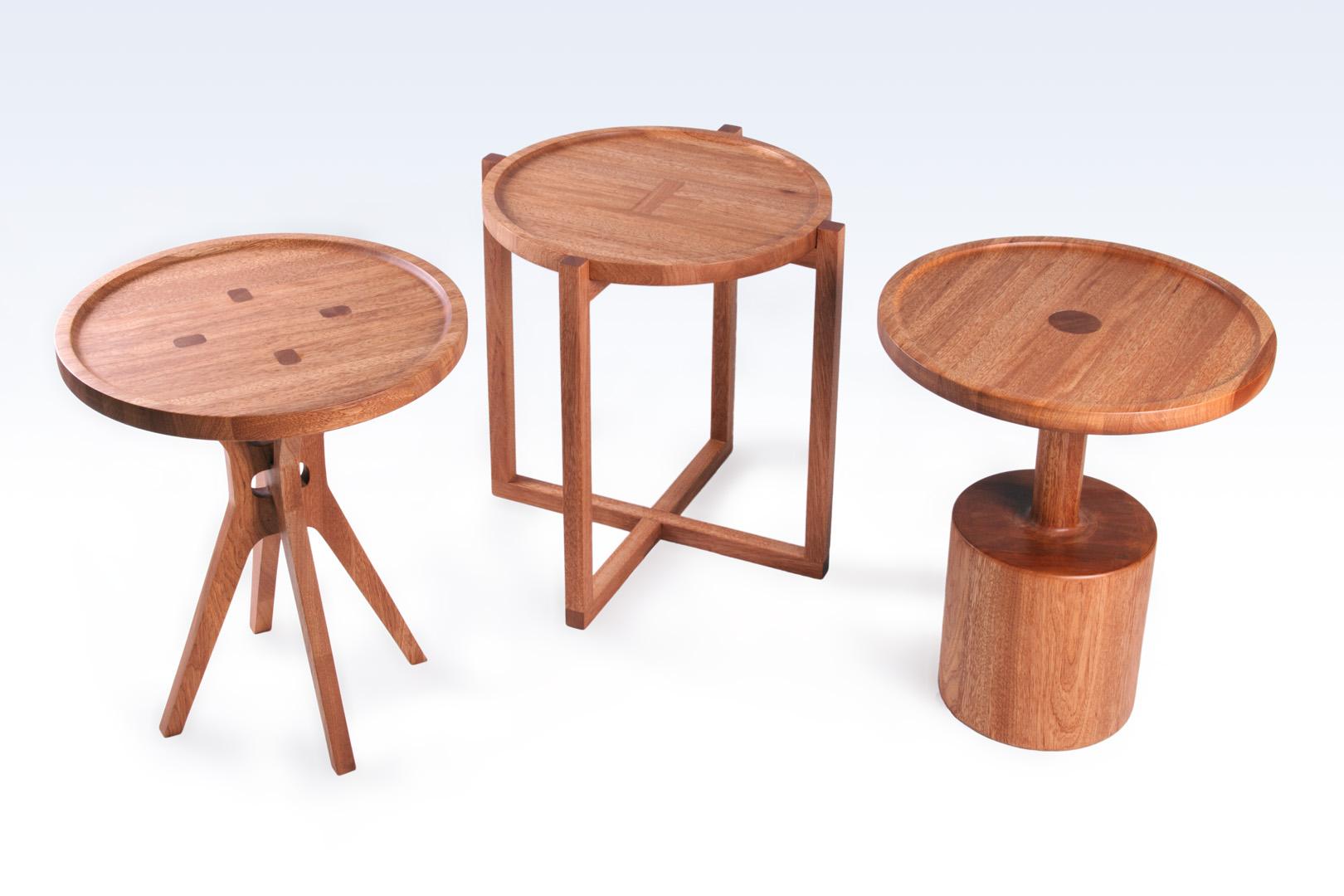Moderne Table d'appoint contemporaine Boton en bois massif de Conacaste par Labrica en vente