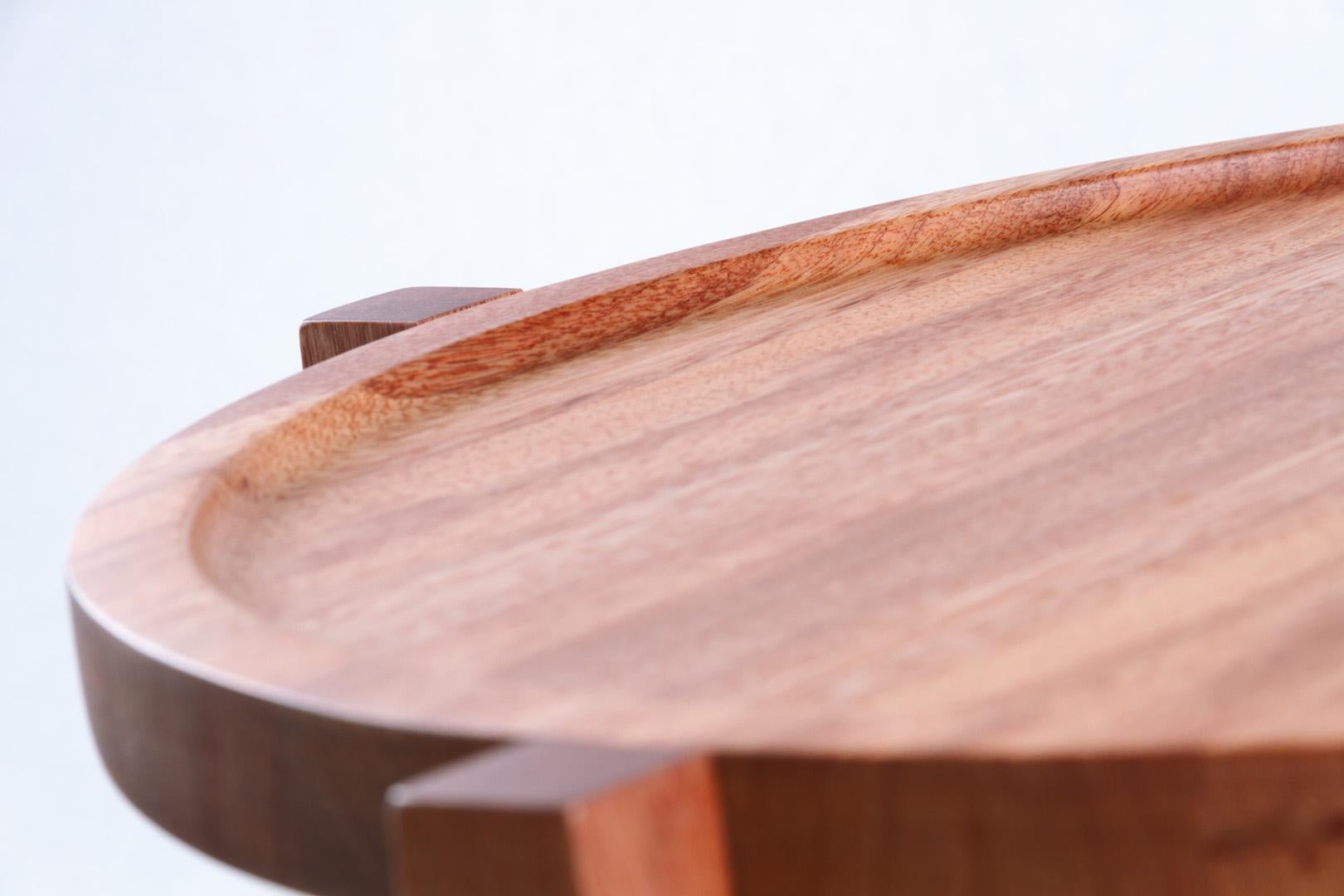 Guatémaltèque Table d'appoint contemporaine Boton en bois massif de Conacaste par Labrica en vente