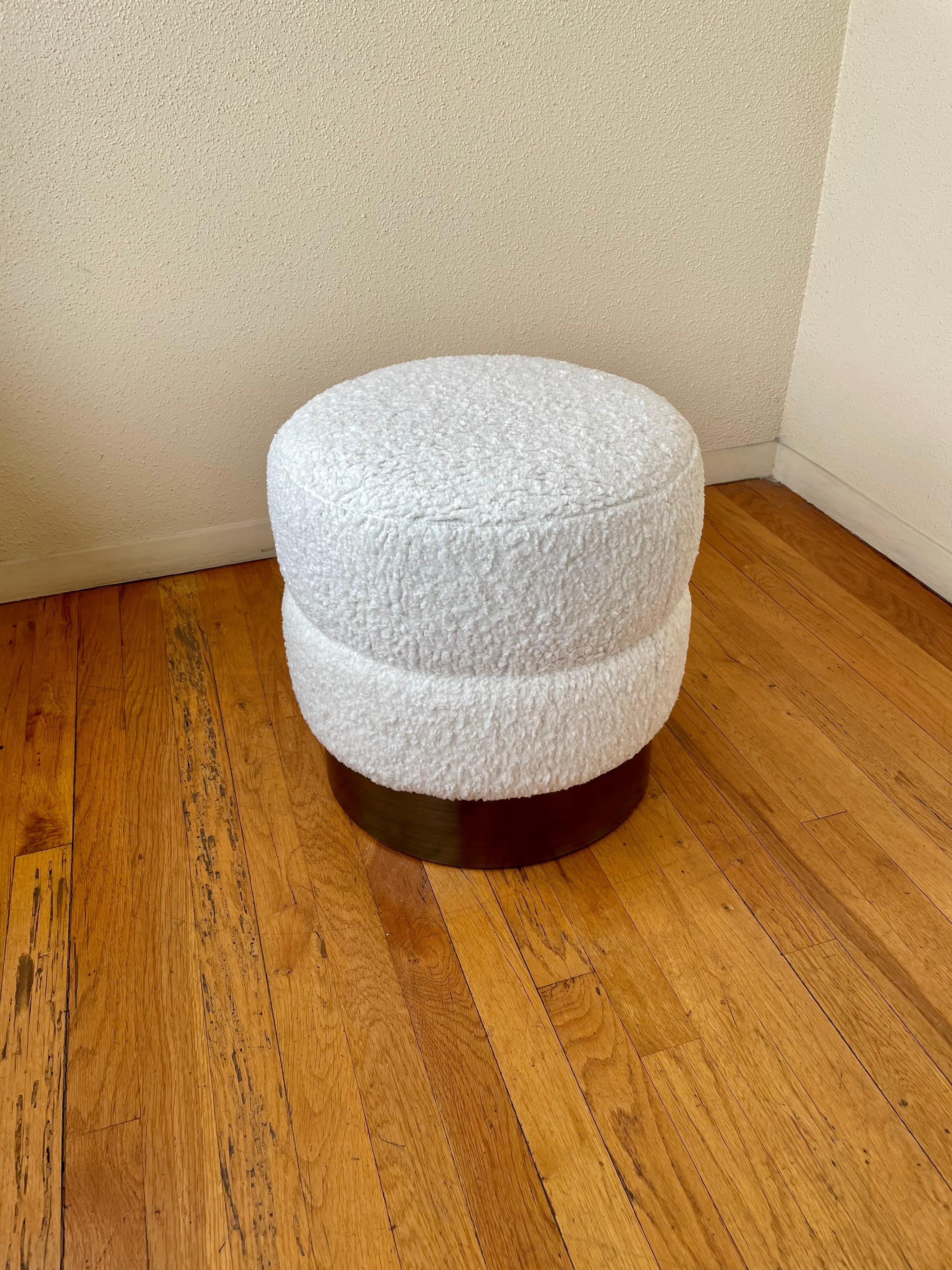 Simple elegant Cozy meets chic in this Stool thanks to the pairing of plush, cream boucle and antique bronze-finished stainless steel. contemporary never used.