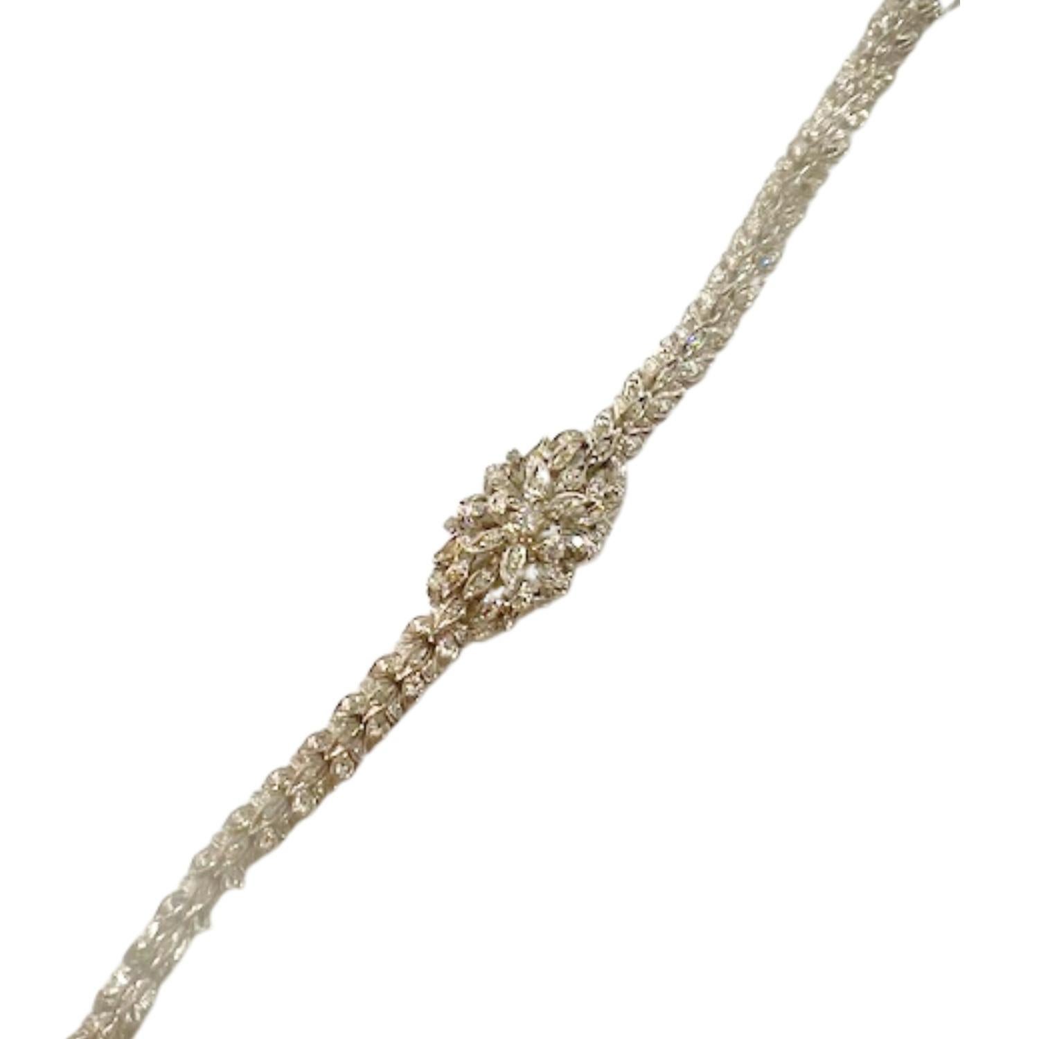 This elegant retro-style bracelet features 90 diamonds set in 18k gold. The classic design and sparkling diamonds make it a timeless addition to any collection.

**IN STOCK**

Technical Information:

Weight: 26.52 grams
Diamonds: 90 diamonds, 1.40