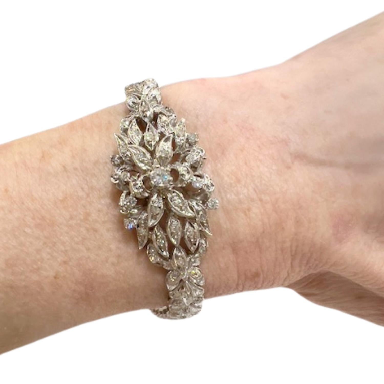 Retro Contemporary Bracelet in retro style with Diamonds 1.40 ct in 18k Gold For Sale