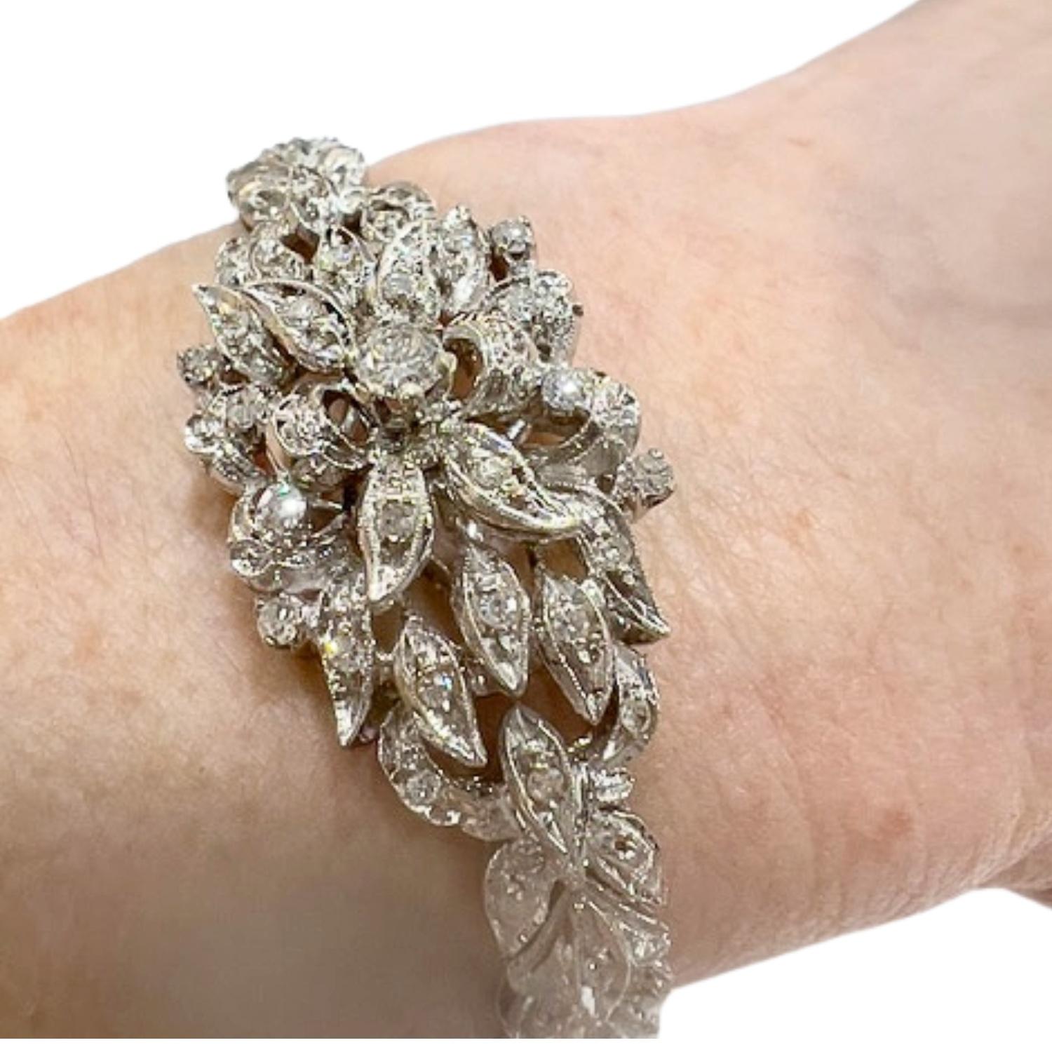Brilliant Cut Contemporary Bracelet in retro style with Diamonds 1.40 ct in 18k Gold For Sale