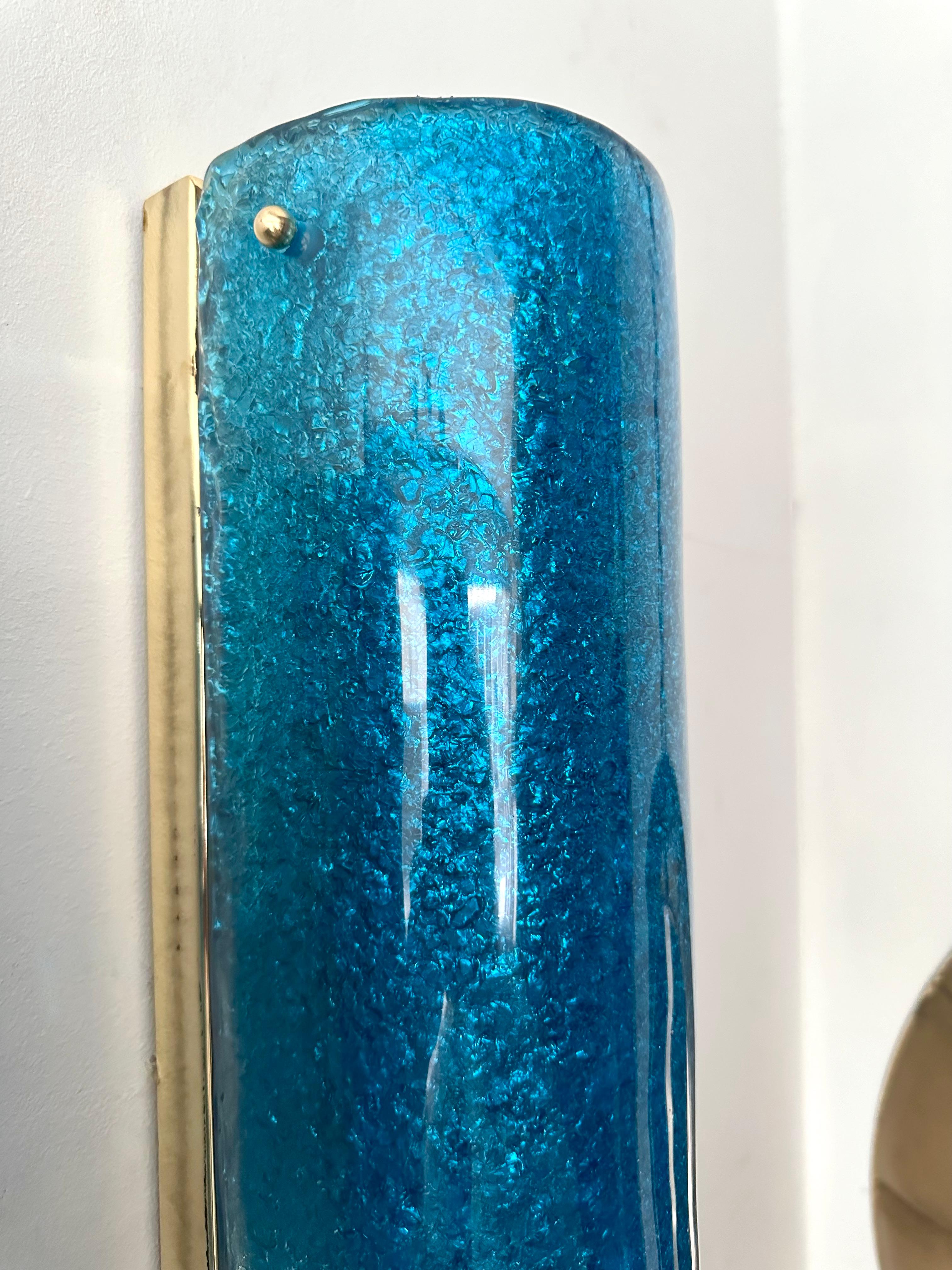 Appliques contemporaines en laiton et verre de Murano bleu, Italie en vente 5