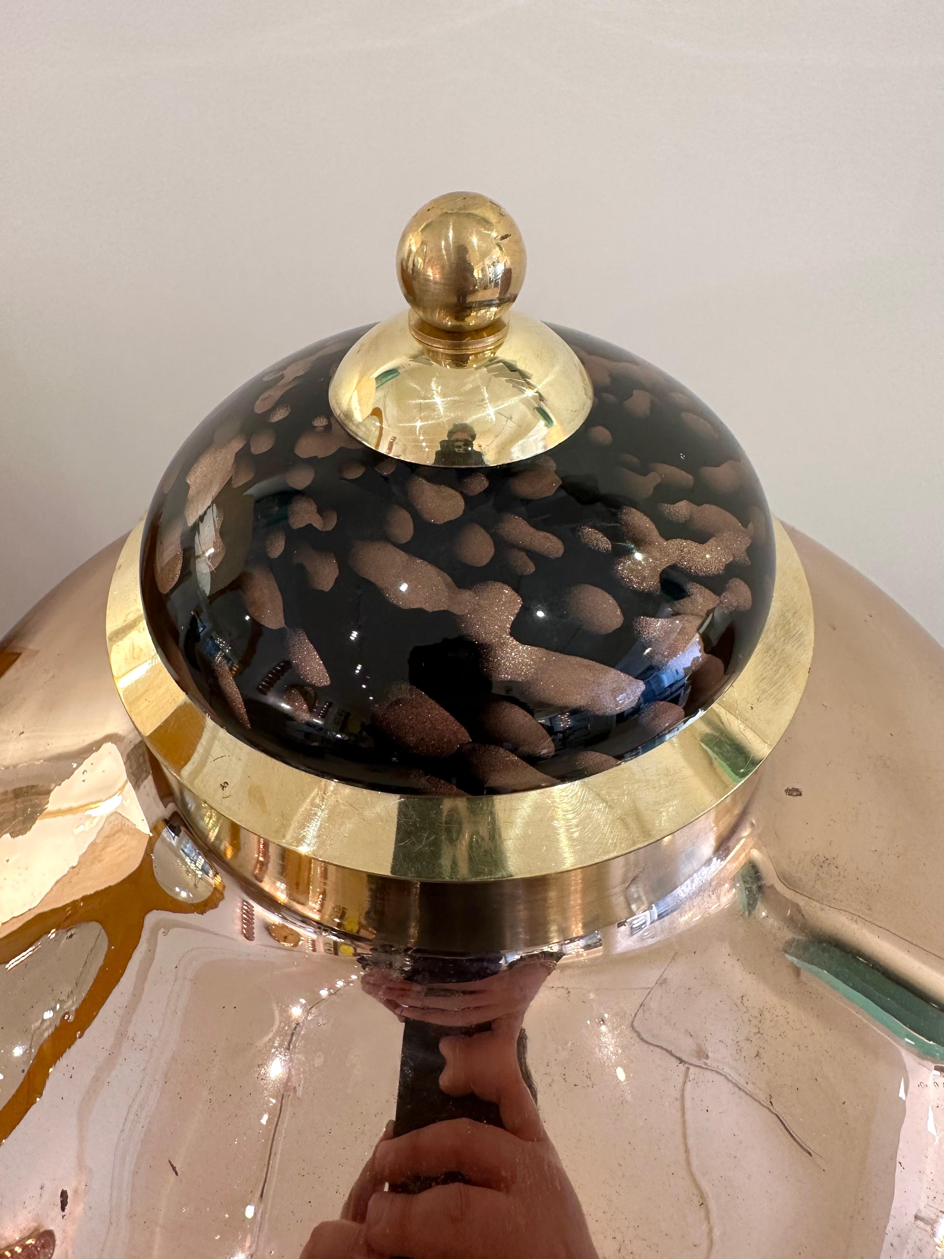 Zeitgenössische Lampe aus Messing und Gold-Muranoglas, Italien (21. Jahrhundert und zeitgenössisch) im Angebot