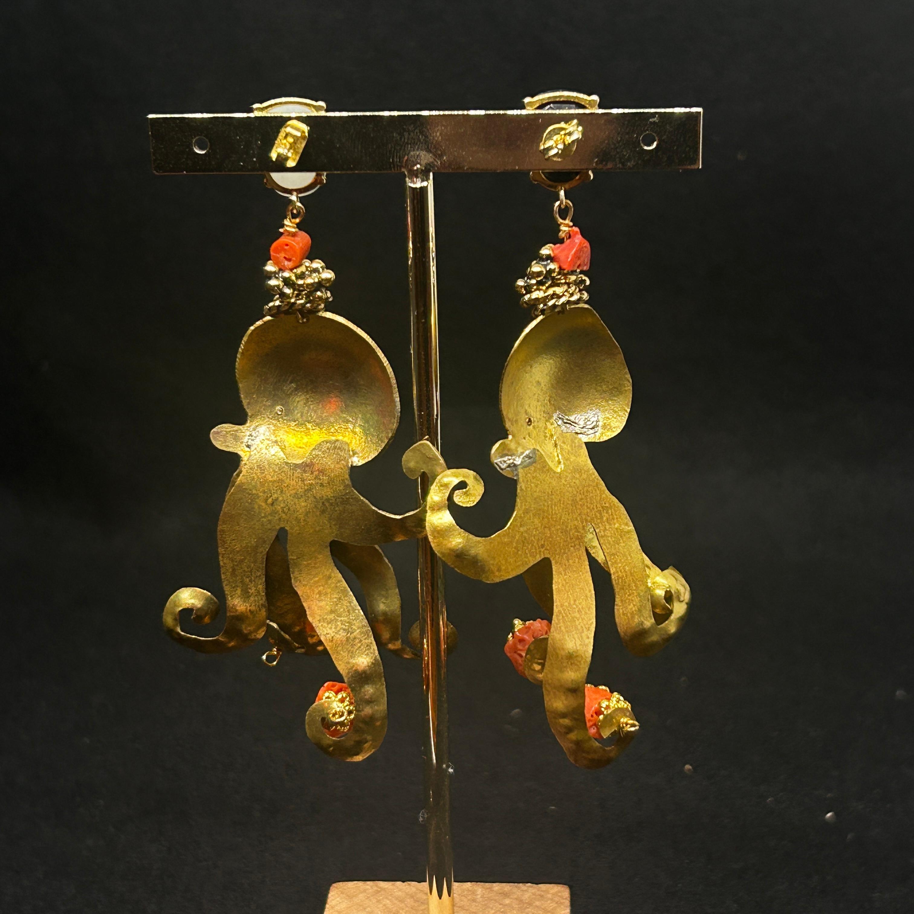 Contemporary Brass and Mediterranean Coral Octopus Drop Earrings by Almala In New Condition For Sale In Aci Castello, IT