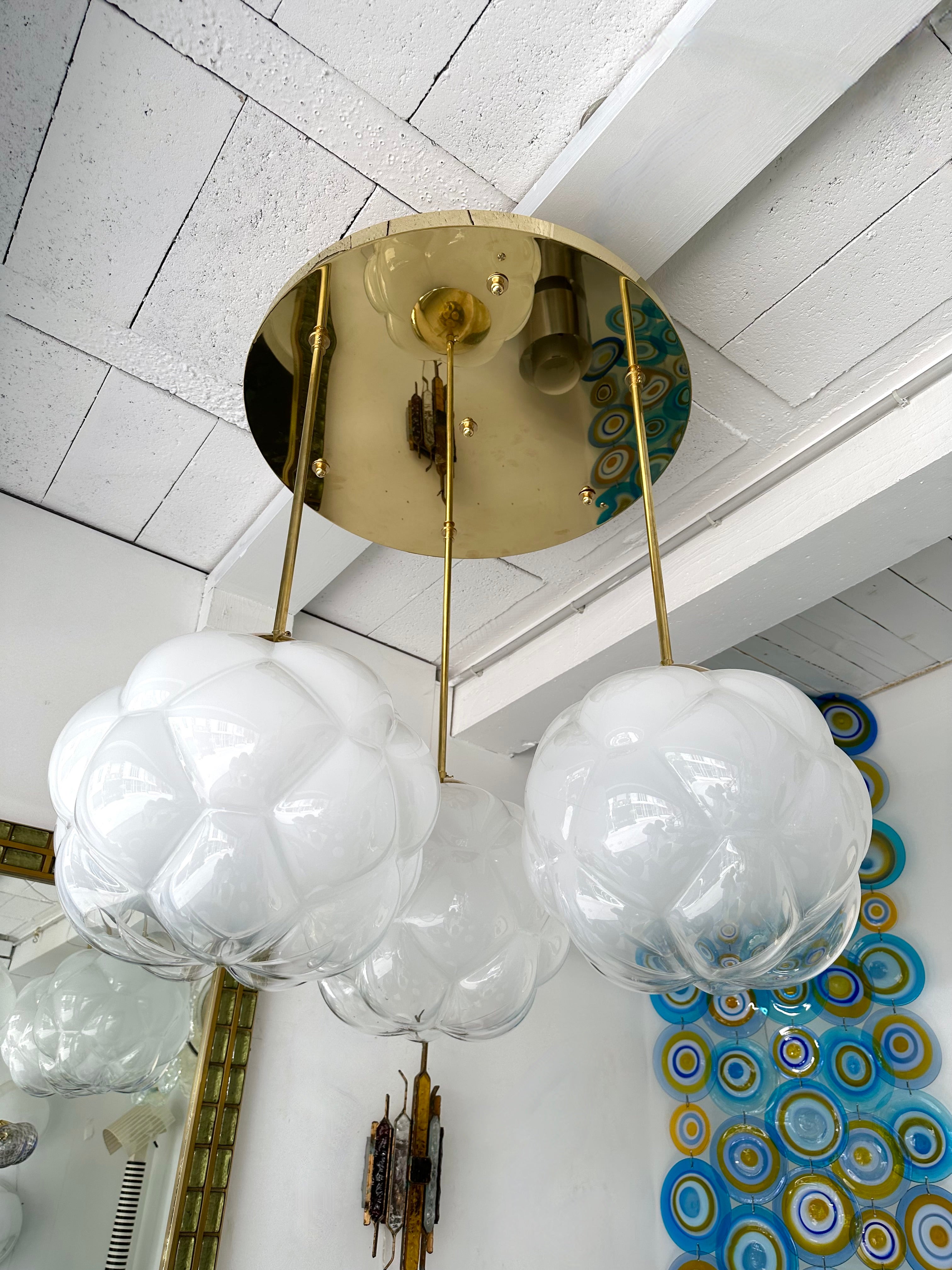 Mid-Century Modern Space Age chandelier ceiling pendant light lightning lamp Brass and Cloud Murano glass. Artisanal italian design workshop production, made with old stock of glass from the manufacture Fabbian. Famous manufacture like Venini,