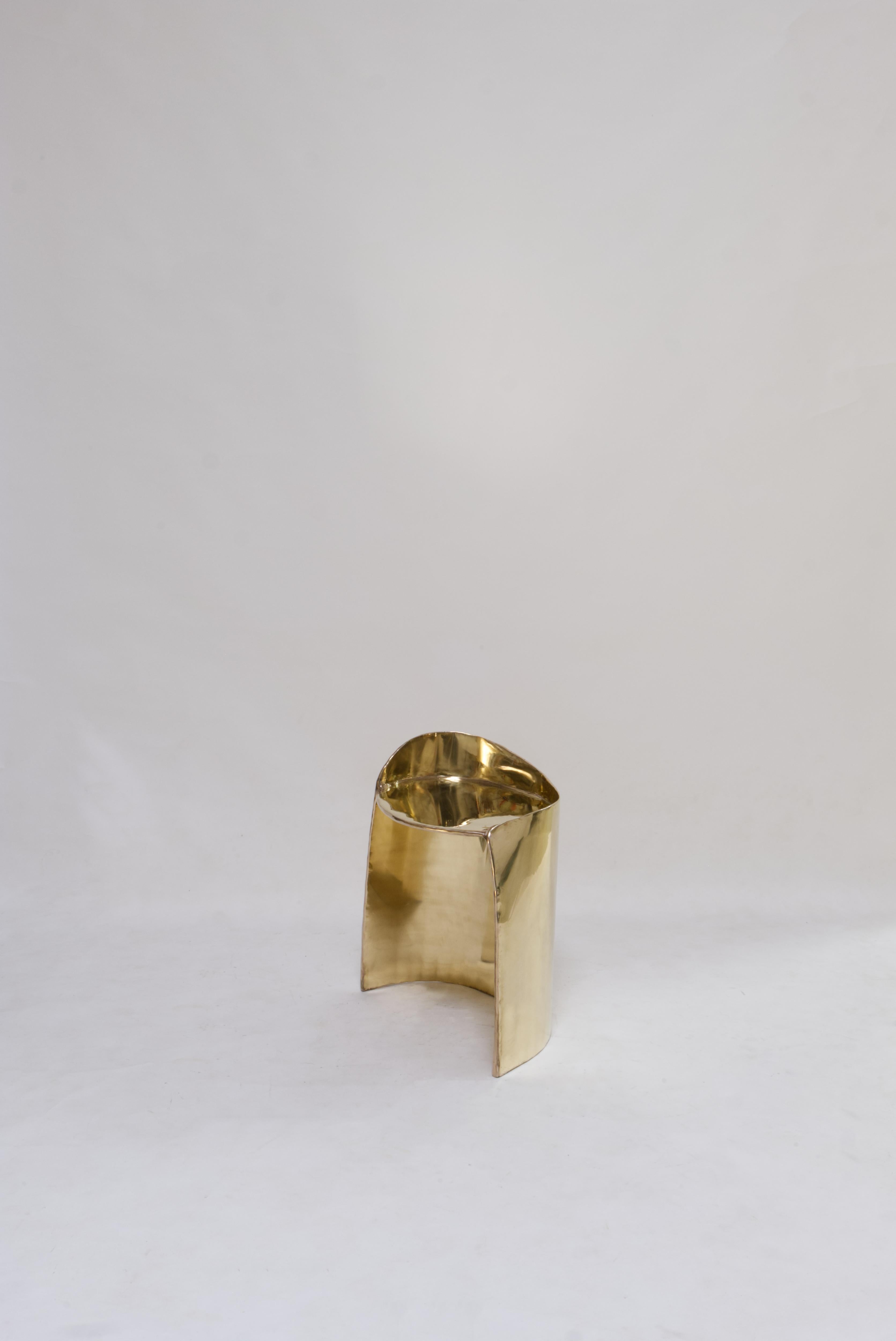 Contemporary brass Calle stool with organic shape For Sale 3