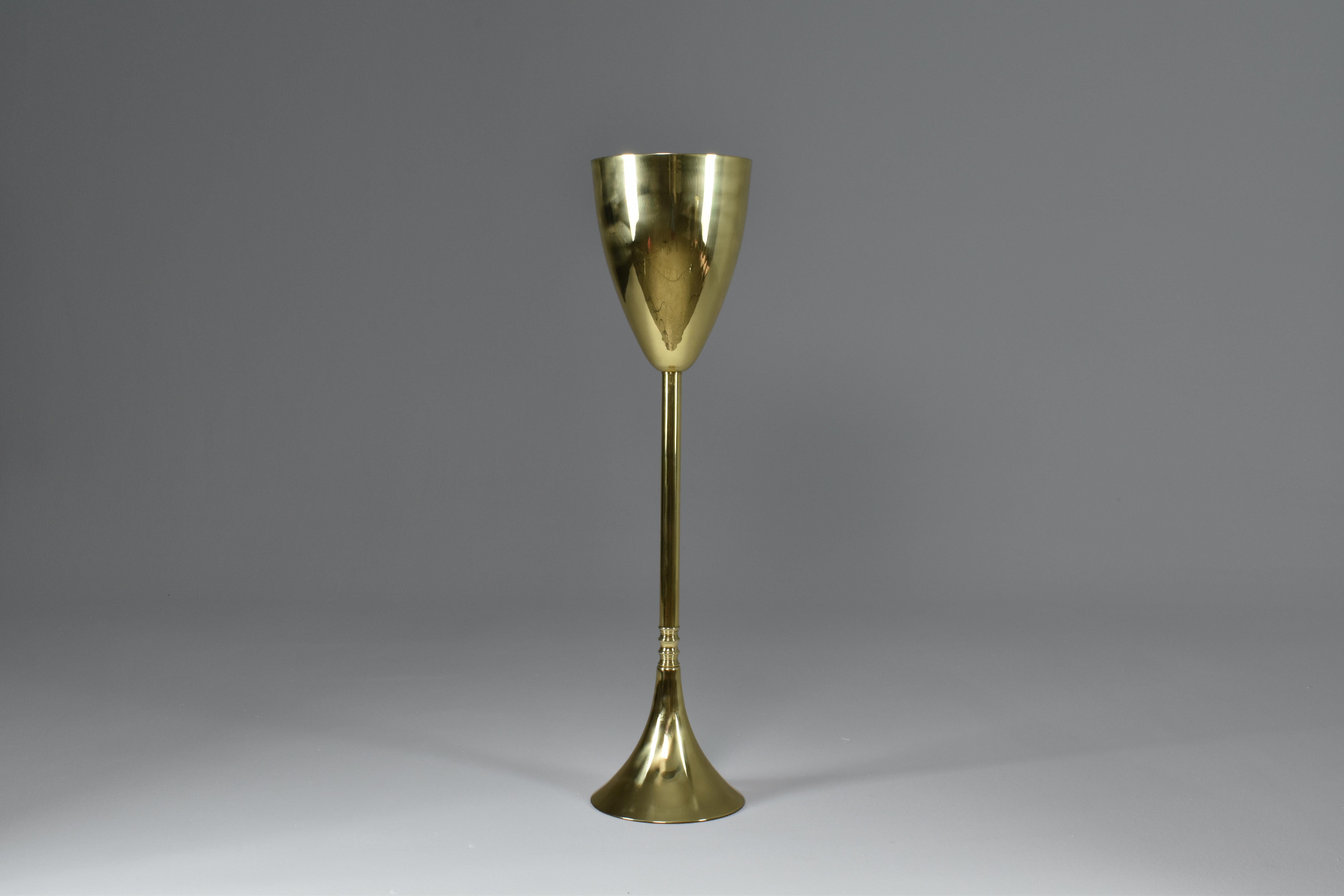 Contemporary made-to-measure handcrafted polished brass champagne or wine bucket stand with skillfully sculpted and handmade hammered details.
Designed by Jonathan Amar, handcrafted at his atelier in Rabat. 

A standout accessory for high-end