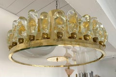 Lustre contemporain en laiton et flamme en feuille d'or en verre de Murano , Italie