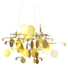 BALANCE : Lustre contemporain en laiton avec trois points lumineux.