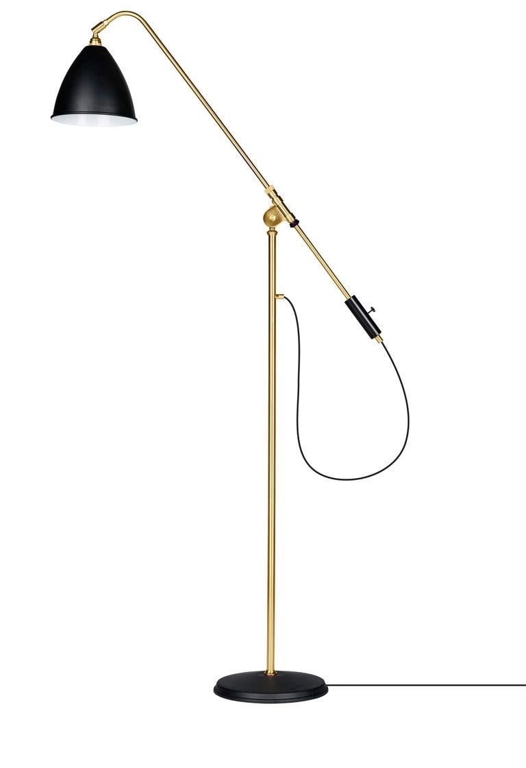 Zeitgenössische Stehlampe aus Messing, Robert Dudley Best im Zustand „Hervorragend“ im Angebot in Geneve, CH