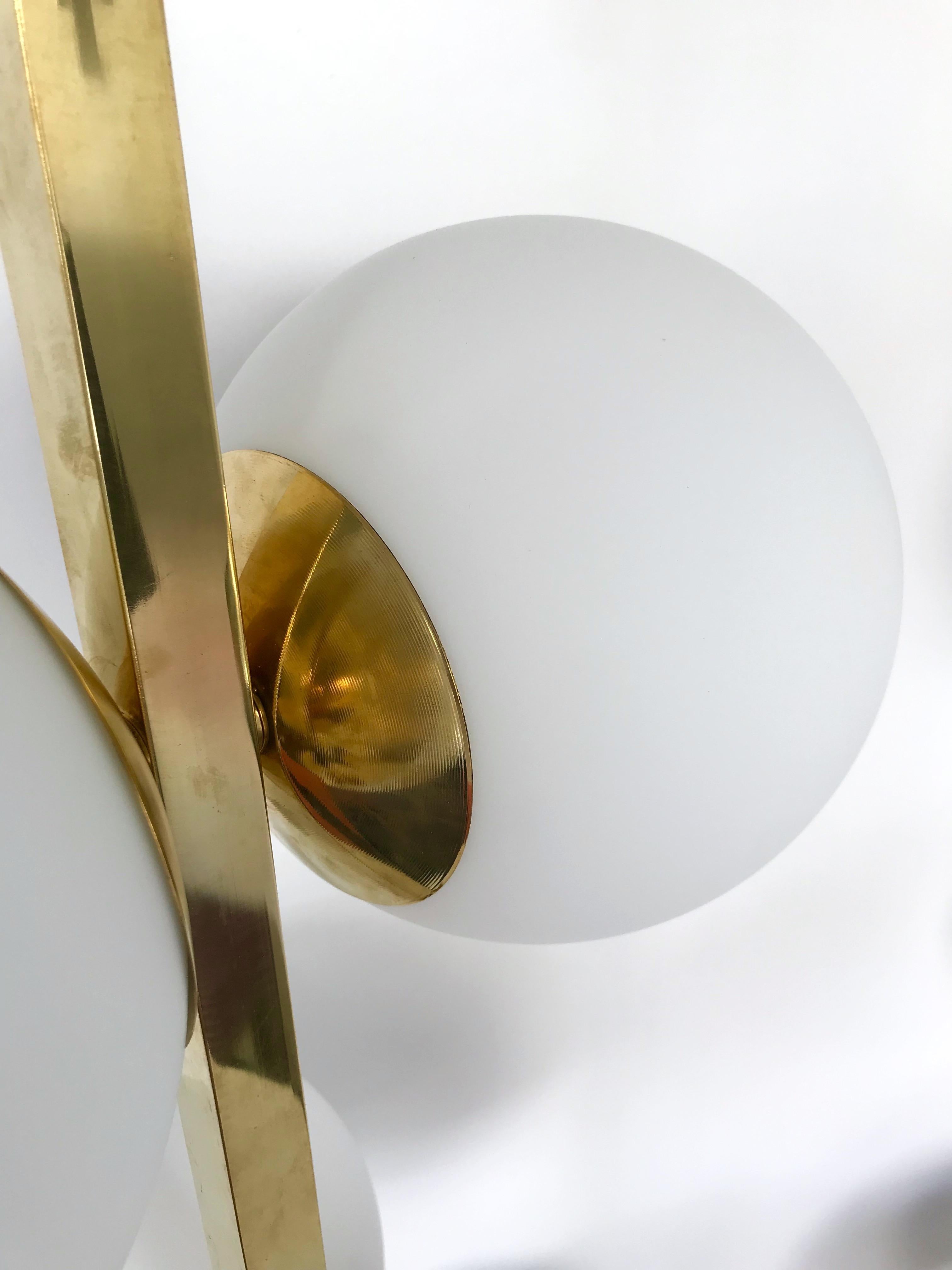 Contemporary Brass Floor Lamp Opaline Glass Ball, Italy In New Condition In SAINT-OUEN, FR